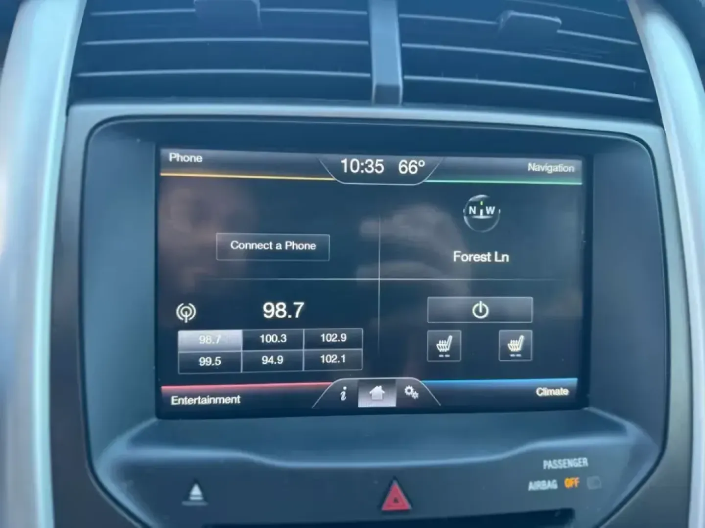 2012 SILVER Ford Edge SEL FWD (2FMDK3JC4CB) with an 3.5L V6 DOHC 24V engine, 6-Speed Automatic transmission, located at 10740 Forest Lane, Dallas, TX, 75243, (972) 272-7300, 32.908588, -96.701813 - Experience the freedom of adventure with this 2012 Ford Edge SEL FWD, a stylish and versatile SUV perfectly designed for today's active lifestyle. Whether you're commuting to work in downtown Dallas, shuttling the kids around the Lake Highlands neighborhoods, or planning an unforgettable weekend get - Photo#11