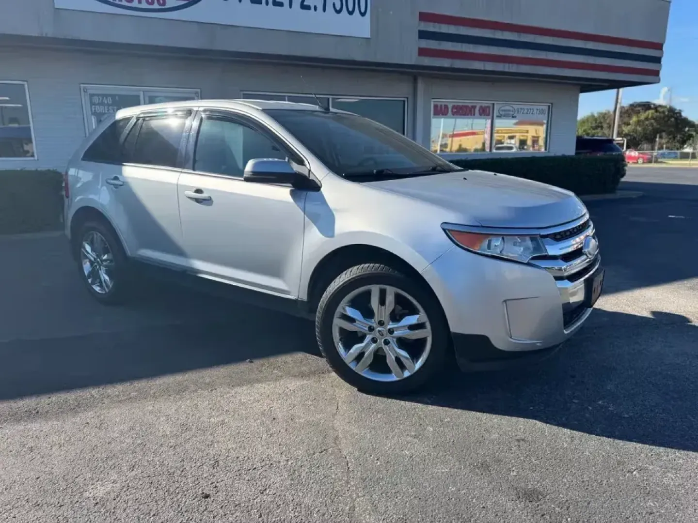 2012 SILVER Ford Edge SEL FWD (2FMDK3JC4CB) with an 3.5L V6 DOHC 24V engine, 6-Speed Automatic transmission, located at 10740 Forest Lane, Dallas, TX, 75243, (972) 272-7300, 32.908588, -96.701813 - Experience the freedom of adventure with this 2012 Ford Edge SEL FWD, a stylish and versatile SUV perfectly designed for today's active lifestyle. Whether you're commuting to work in downtown Dallas, shuttling the kids around the Lake Highlands neighborhoods, or planning an unforgettable weekend get - Photo#2