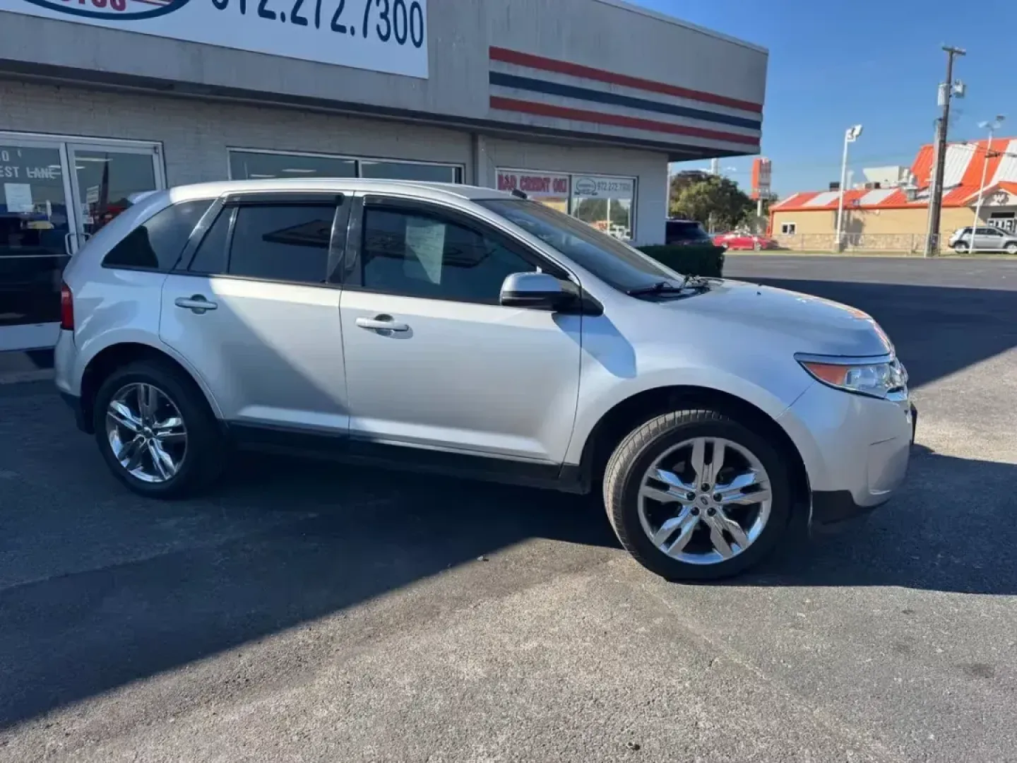 2012 SILVER Ford Edge SEL FWD (2FMDK3JC4CB) with an 3.5L V6 DOHC 24V engine, 6-Speed Automatic transmission, located at 10740 Forest Lane, Dallas, TX, 75243, (972) 272-7300, 32.908588, -96.701813 - Experience the freedom of adventure with this 2012 Ford Edge SEL FWD, a stylish and versatile SUV perfectly designed for today's active lifestyle. Whether you're commuting to work in downtown Dallas, shuttling the kids around the Lake Highlands neighborhoods, or planning an unforgettable weekend get - Photo#3
