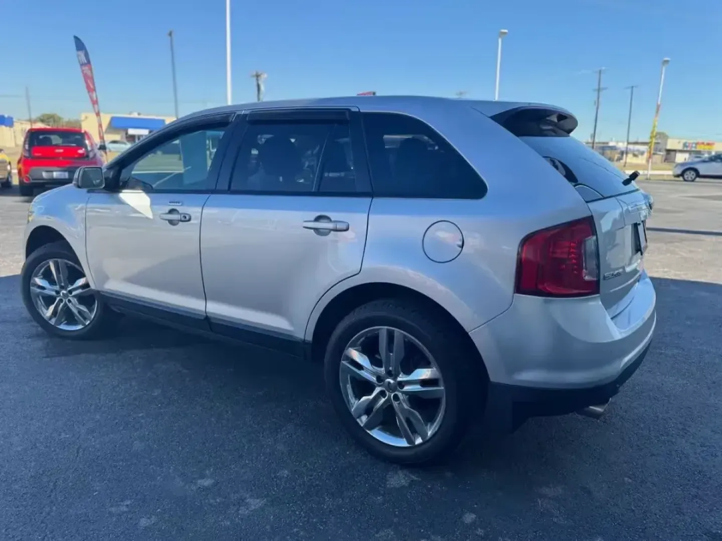 2012 SILVER Ford Edge SEL FWD (2FMDK3JC4CB) with an 3.5L V6 DOHC 24V engine, 6-Speed Automatic transmission, located at 10740 Forest Lane, Dallas, TX, 75243, (972) 272-7300, 32.908588, -96.701813 - Experience the freedom of adventure with this 2012 Ford Edge SEL FWD, a stylish and versatile SUV perfectly designed for today's active lifestyle. Whether you're commuting to work in downtown Dallas, shuttling the kids around the Lake Highlands neighborhoods, or planning an unforgettable weekend get - Photo#6