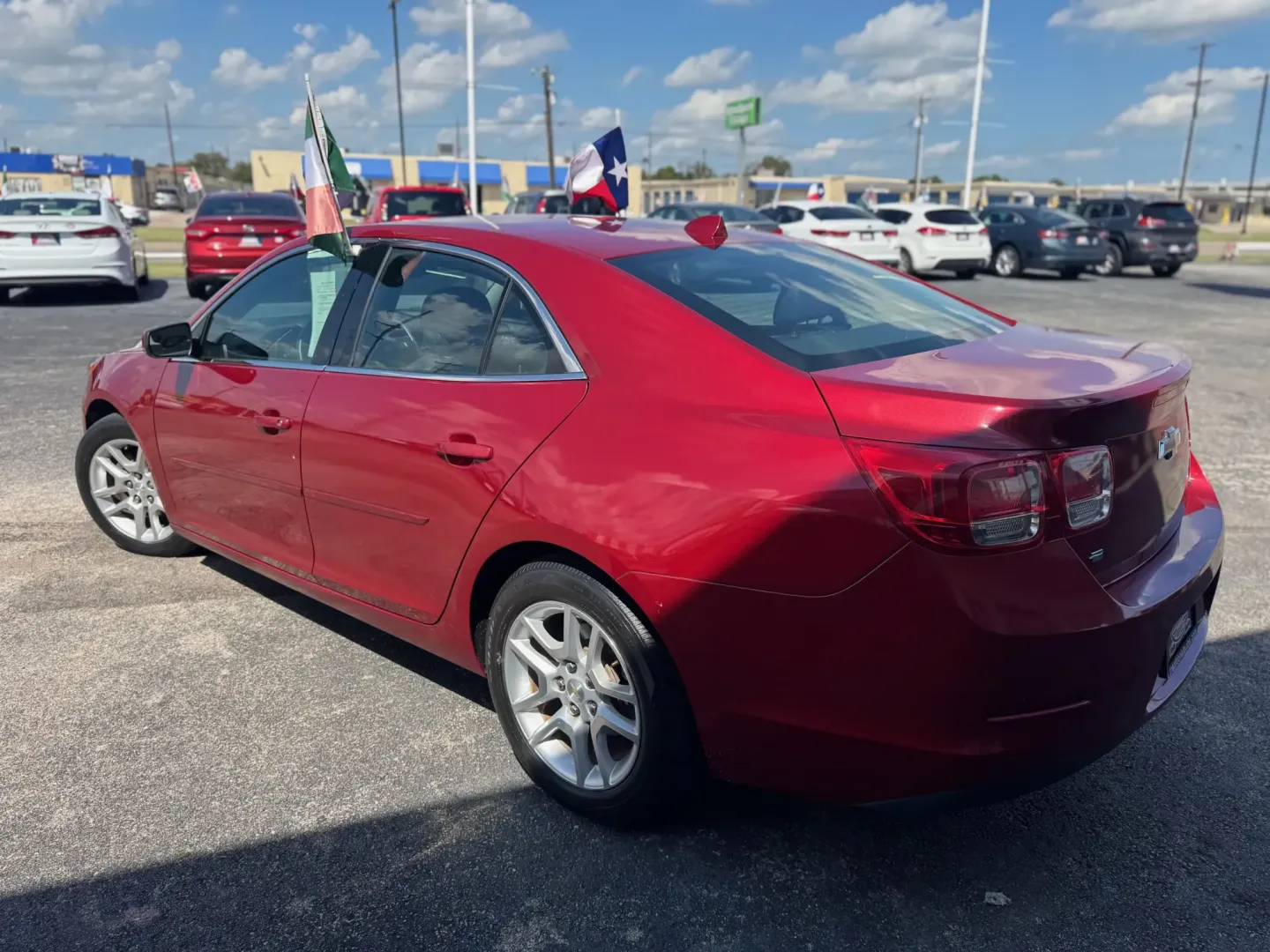 2014 Chevrolet Malibu 1LT (1G11C5SL2EF) with an 2.5L L4 DOHC 16V engine, 6-Speed Automatic transmission, located at 10740 Forest Lane, Dallas, TX, 75243, (972) 272-7300, 32.908588, -96.701813 - Discover the freedom of the open road with this stunning 2014 Chevrolet Malibu, perfect for your daily commutes, family outings, or spontaneous weekend adventures! This affordable used car effortlessly combines style, comfort, and reliability, making it a fantastic choice for anyone seeking quality - Photo#4