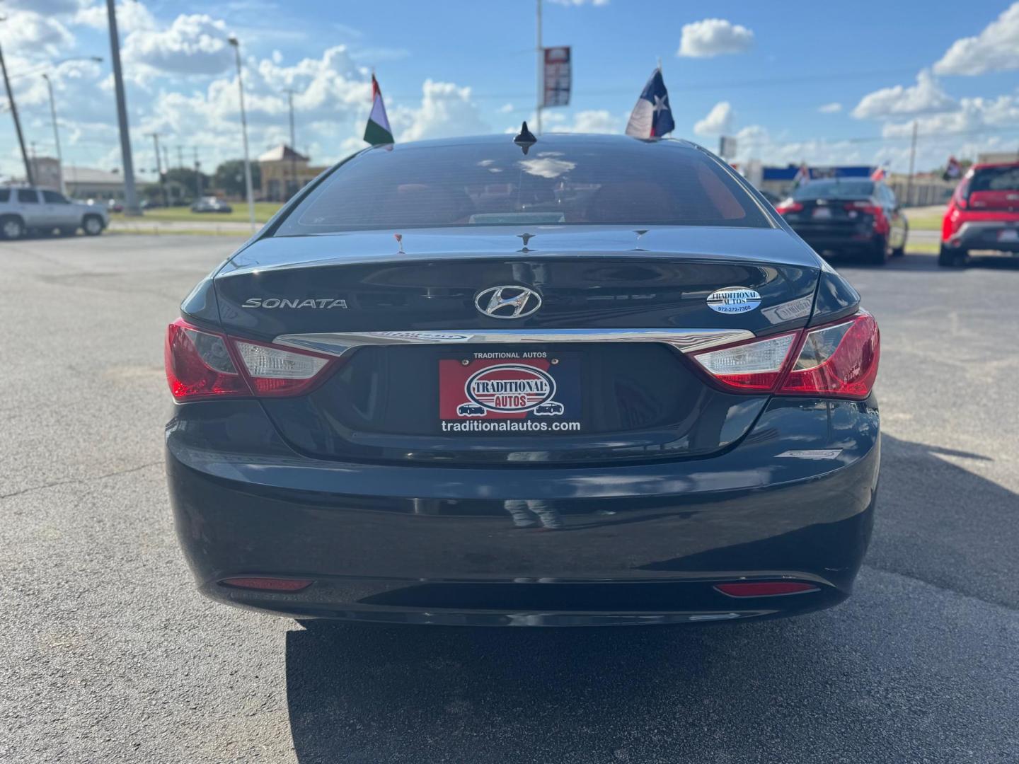 2012 BLUE HYUNDAI SONATA GLS GLS (5NPEB4AC4CH) with an 2.4L L4 DOHC 16V engine, Automatic transmission, located at 10740 Forest Lane, Dallas, TX, 75243, (972) 272-7300, 32.908588, -96.701813 - Photo#2