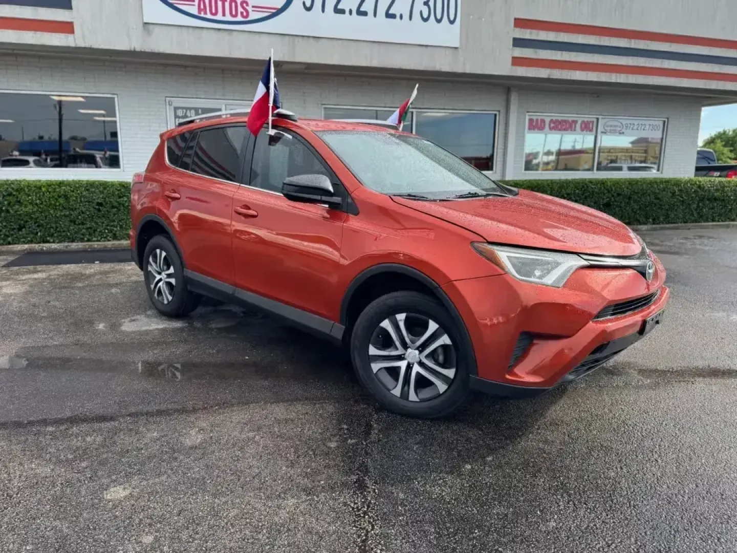 2016 ORANGE Toyota RAV4 LE FWD (2T3ZFREVXGW) with an 2.5L L4 DOHC 16V engine, 6A transmission, located at 10740 Forest Lane, Dallas, TX, 75243, (972) 272-7300, 32.908588, -96.701813 - **Adventure Awaits with the 2016 Toyota RAV4 LE FWD Perfect for Your Next Journey!**<br /> <br /> Are you ready to elevate your lifestyle with a vehicle that blends versatility, comfort, and reliability? The 2016 Toyota RAV4 LE FWD is your ticket to weekend getaways, daily commutes, and everything - Photo#2