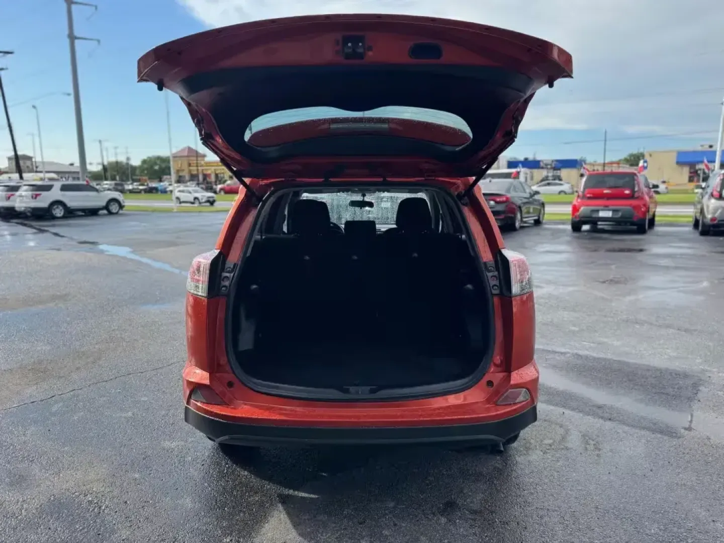 2016 ORANGE Toyota RAV4 LE FWD (2T3ZFREVXGW) with an 2.5L L4 DOHC 16V engine, 6A transmission, located at 10740 Forest Lane, Dallas, TX, 75243, (972) 272-7300, 32.908588, -96.701813 - **Adventure Awaits with the 2016 Toyota RAV4 LE FWD Perfect for Your Next Journey!**<br /> <br /> Are you ready to elevate your lifestyle with a vehicle that blends versatility, comfort, and reliability? The 2016 Toyota RAV4 LE FWD is your ticket to weekend getaways, daily commutes, and everything - Photo#5