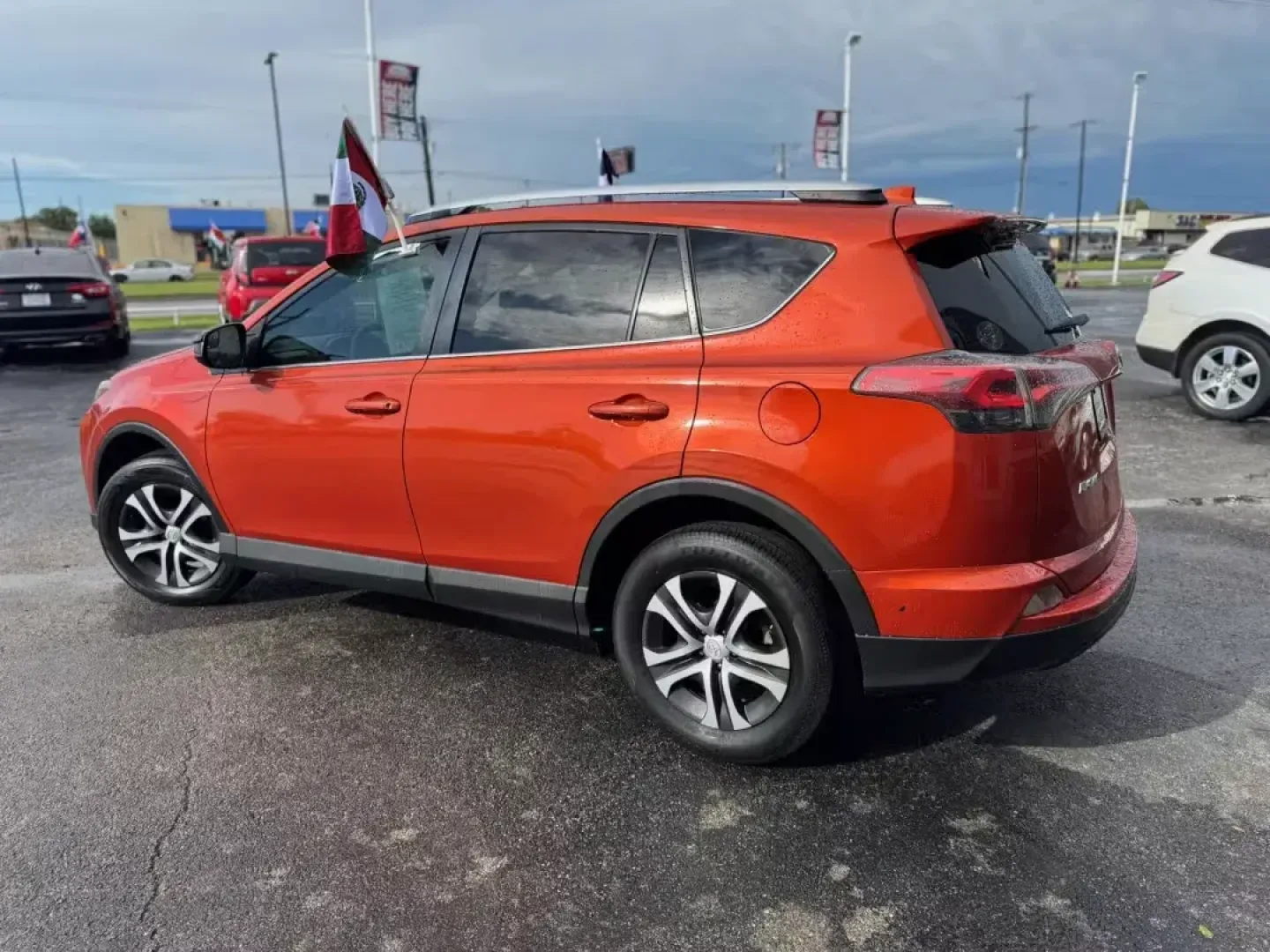 2016 ORANGE Toyota RAV4 LE FWD (2T3ZFREVXGW) with an 2.5L L4 DOHC 16V engine, 6A transmission, located at 10740 Forest Lane, Dallas, TX, 75243, (972) 272-7300, 32.908588, -96.701813 - **Adventure Awaits with the 2016 Toyota RAV4 LE FWD Perfect for Your Next Journey!**<br /> <br /> Are you ready to elevate your lifestyle with a vehicle that blends versatility, comfort, and reliability? The 2016 Toyota RAV4 LE FWD is your ticket to weekend getaways, daily commutes, and everything - Photo#6