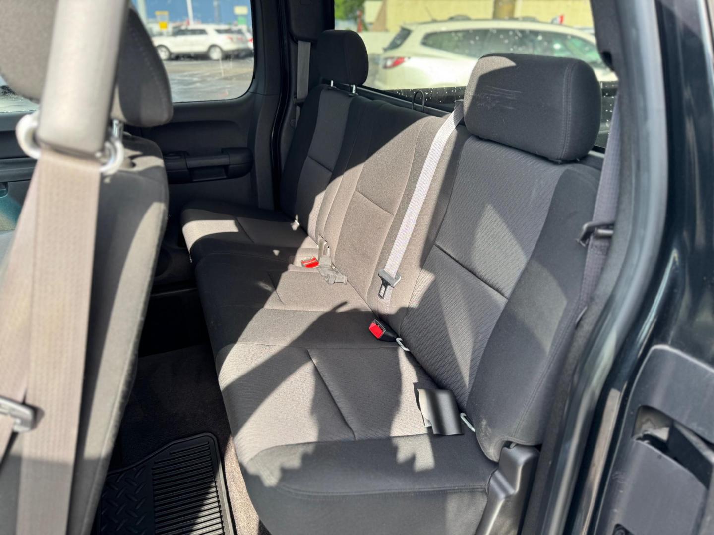 2010 GRAY CHEVROLET SILVERADO LT (1GCSKSE35AZ) , located at 10740 Forest Lane, Dallas, TX, 75243, (972) 272-7300, 32.908588, -96.701813 - Photo#5