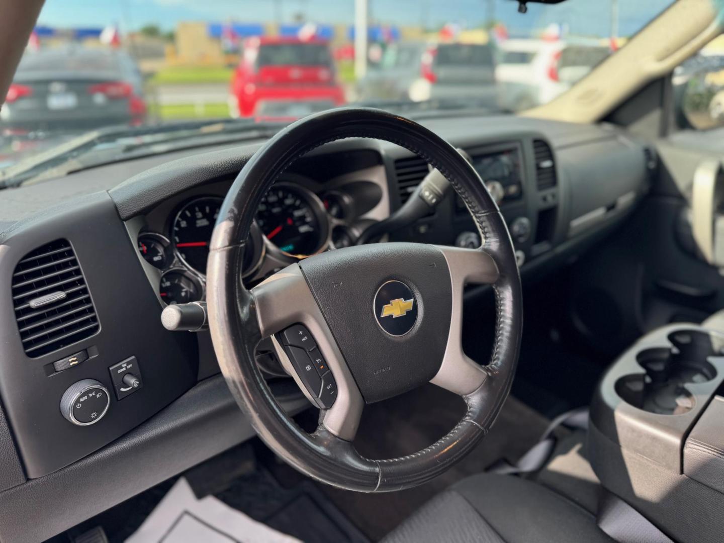 2010 GRAY CHEVROLET SILVERADO LT (1GCSKSE35AZ) , located at 10740 Forest Lane, Dallas, TX, 75243, (972) 272-7300, 32.908588, -96.701813 - Photo#7