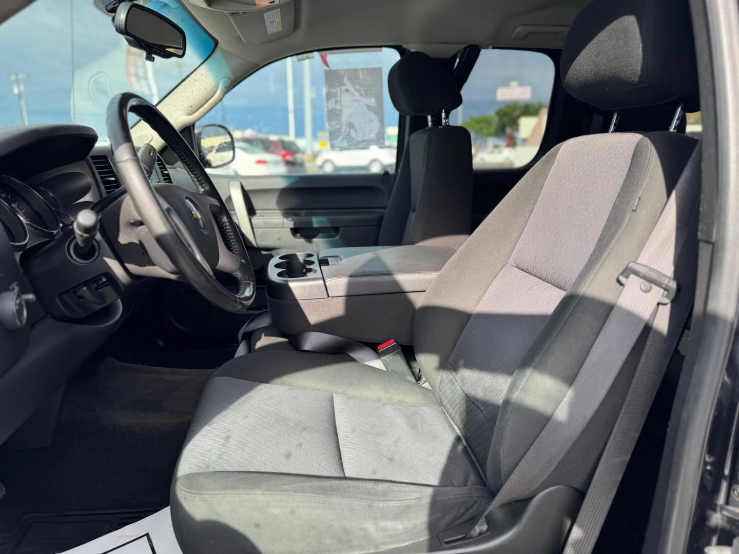 2010 GRAY CHEVROLET SILVERADO LT (1GCSKSE35AZ) , located at 10740 Forest Lane, Dallas, TX, 75243, (972) 272-7300, 32.908588, -96.701813 - Photo#8