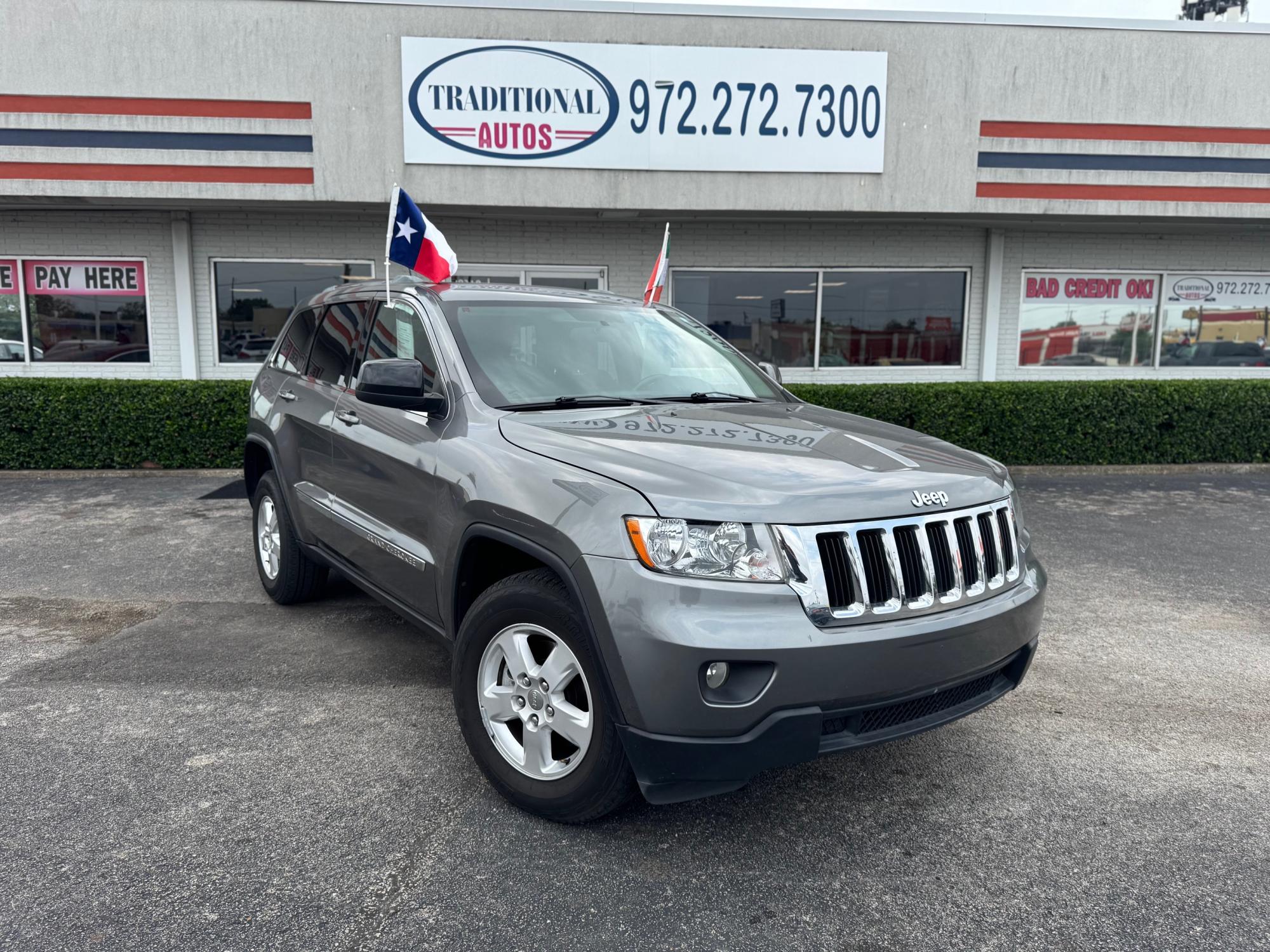 photo of 2012 JEEP GRAND CHEROKEE LARED 