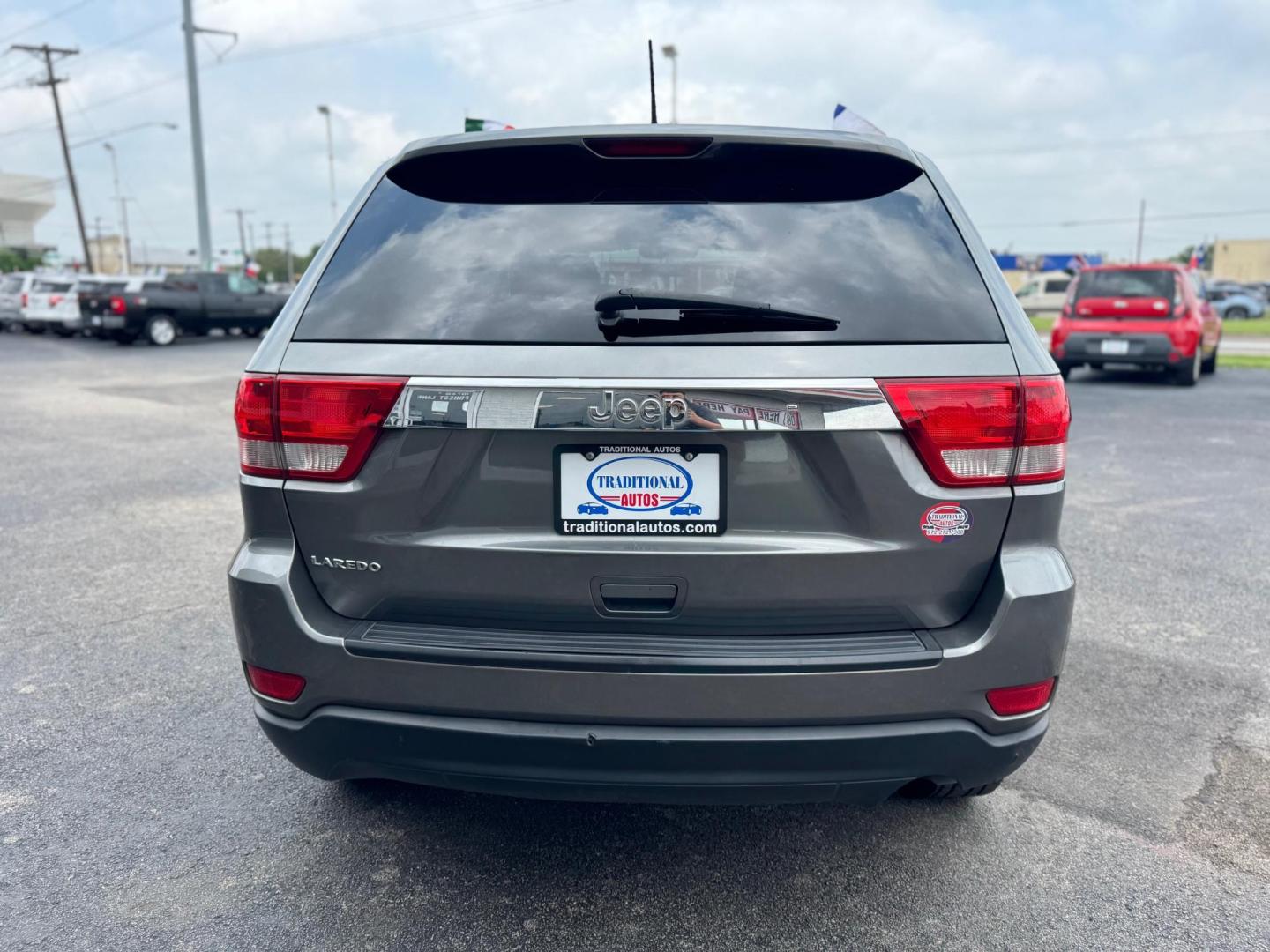 2012 GRAY JEEP GRAND CHEROKEE LARED (1C4RJEAG0CC) , located at 10740 Forest Lane, Dallas, TX, 75243, (972) 272-7300, 32.908588, -96.701813 - Photo#3