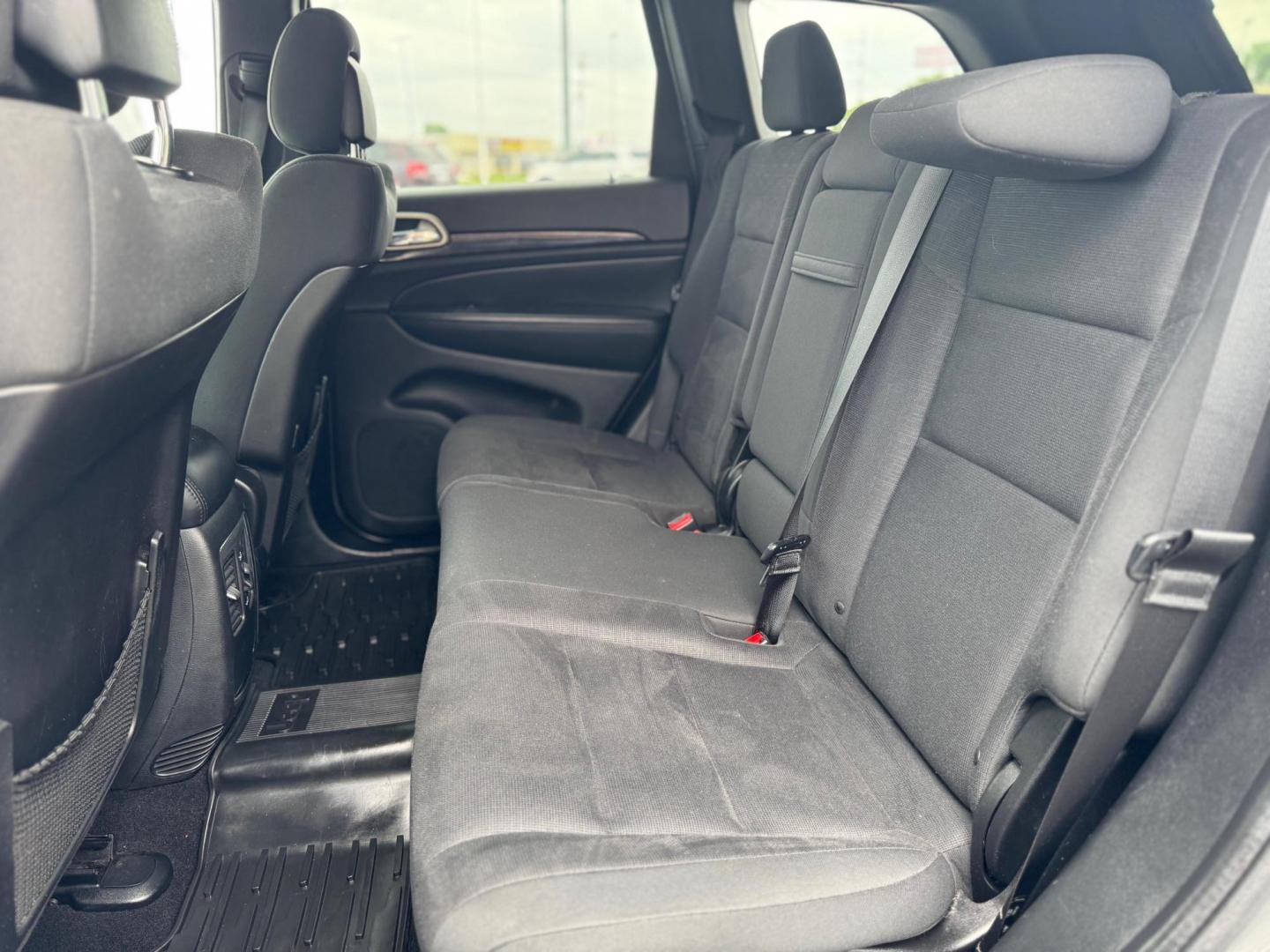 2012 GRAY JEEP GRAND CHEROKEE LARED (1C4RJEAG0CC) , located at 10740 Forest Lane, Dallas, TX, 75243, (972) 272-7300, 32.908588, -96.701813 - Photo#5