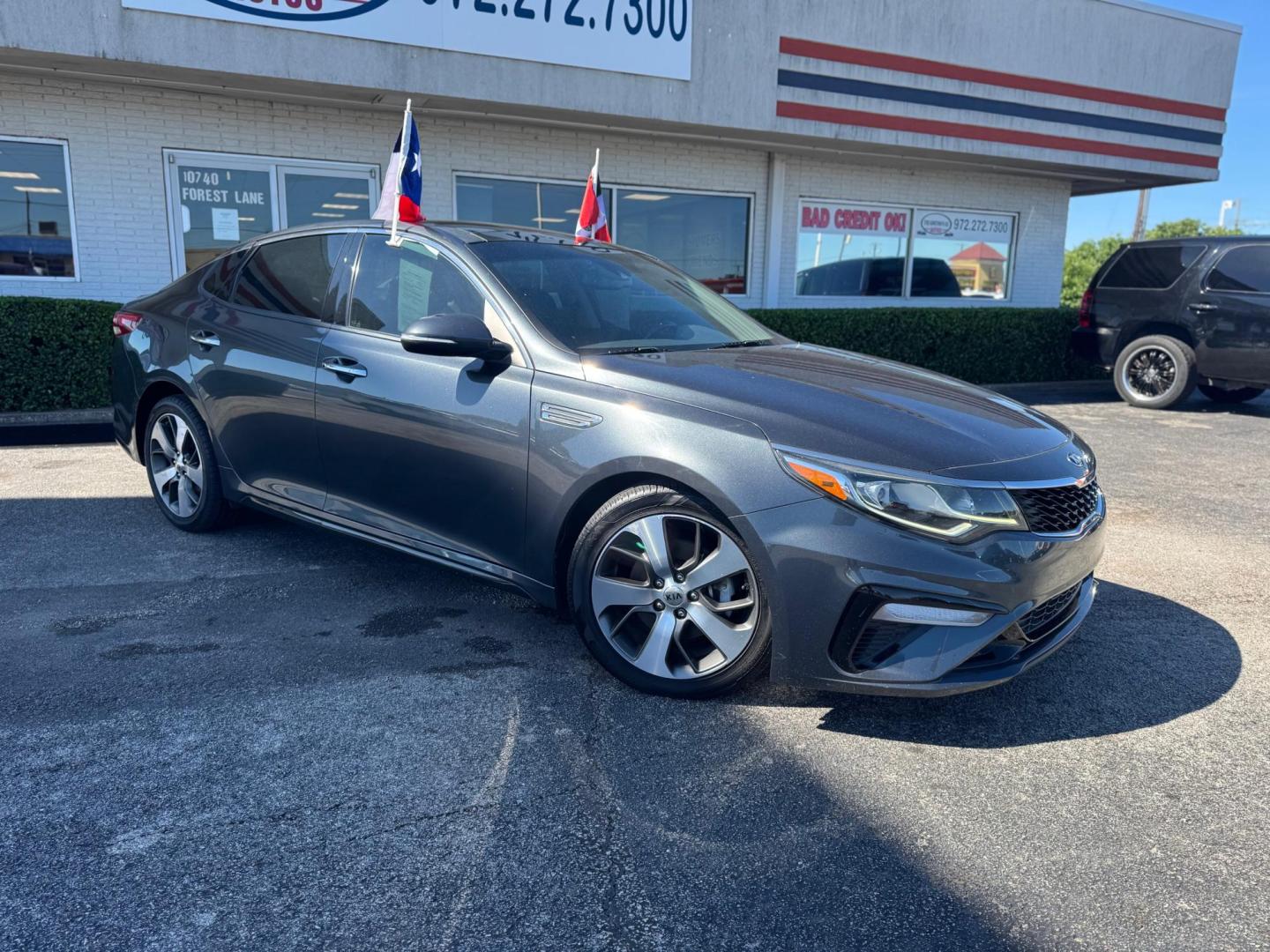 2019 GRAY KIA OPTIMA LX; S (5XXGT4L31KG) , located at 10740 Forest Lane, Dallas, TX, 75243, (972) 272-7300, 32.908588, -96.701813 - Photo#1