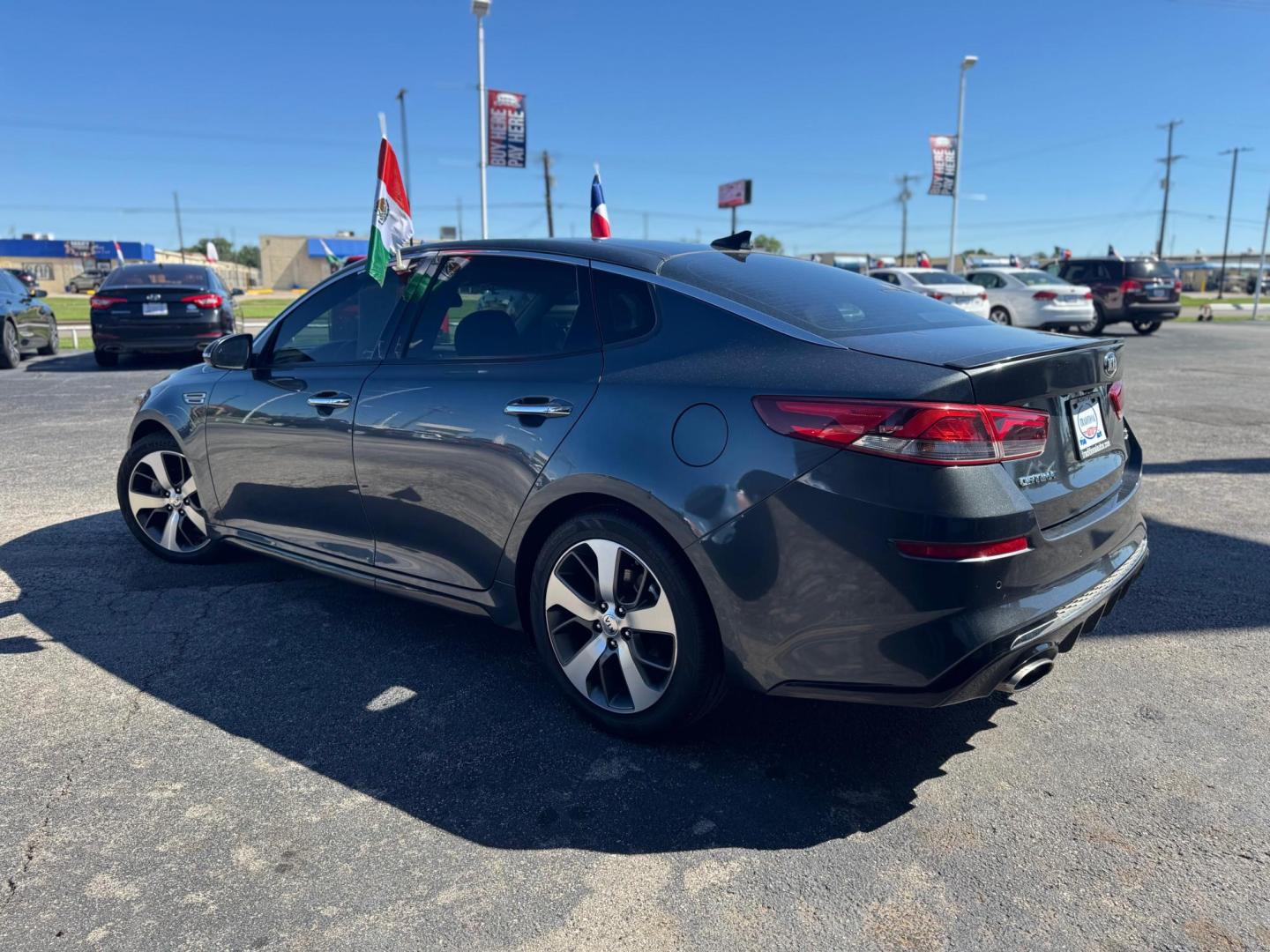2019 GRAY KIA OPTIMA LX; S (5XXGT4L31KG) , located at 10740 Forest Lane, Dallas, TX, 75243, (972) 272-7300, 32.908588, -96.701813 - Photo#4