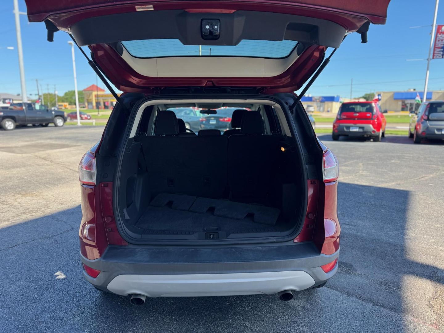 2014 MAROON FORD ESCAPE SE (1FMCU0GX9EU) , located at 10740 Forest Lane, Dallas, TX, 75243, (972) 272-7300, 32.908588, -96.701813 - Photo#4