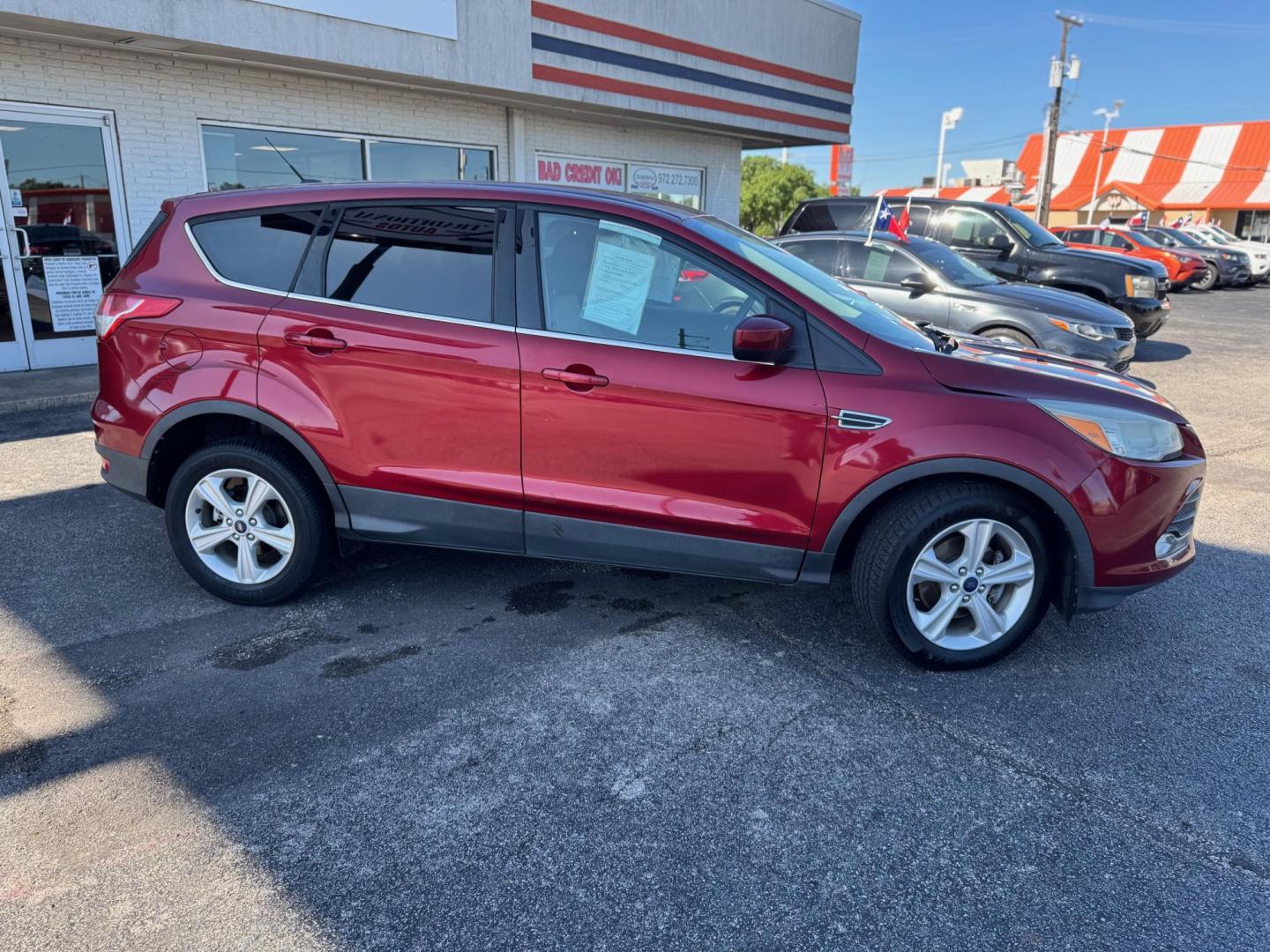 2014 MAROON FORD ESCAPE SE (1FMCU0GX9EU) , located at 10740 Forest Lane, Dallas, TX, 75243, (972) 272-7300, 32.908588, -96.701813 - Photo#2