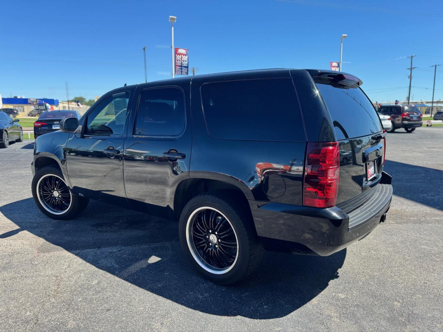 2009 BLACK CHEVROLET TAHOE LT (1GNFC230X9R) , located at 10740 Forest Lane, Dallas, TX, 75243, (972) 272-7300, 32.908588, -96.701813 - Photo#4