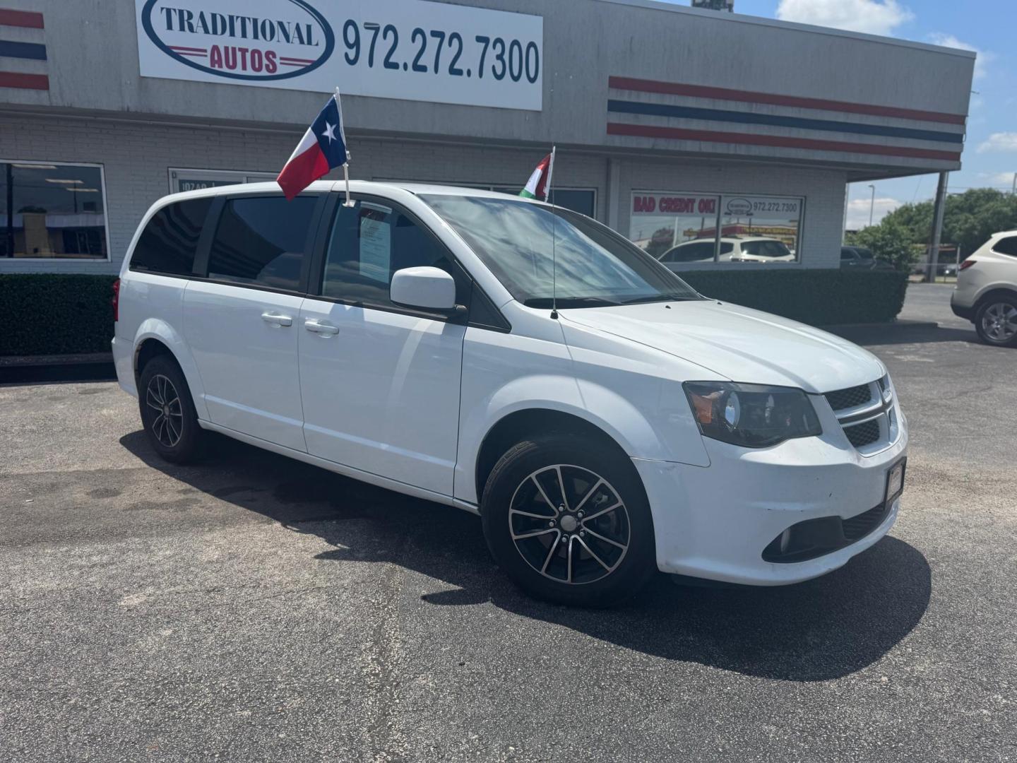 2018 WHITE DODGE GRAND CARAVAN GT (2C4RDGEG0JR) , located at 10740 Forest Lane, Dallas, TX, 75243, (972) 272-7300, 32.908588, -96.701813 - Photo#1