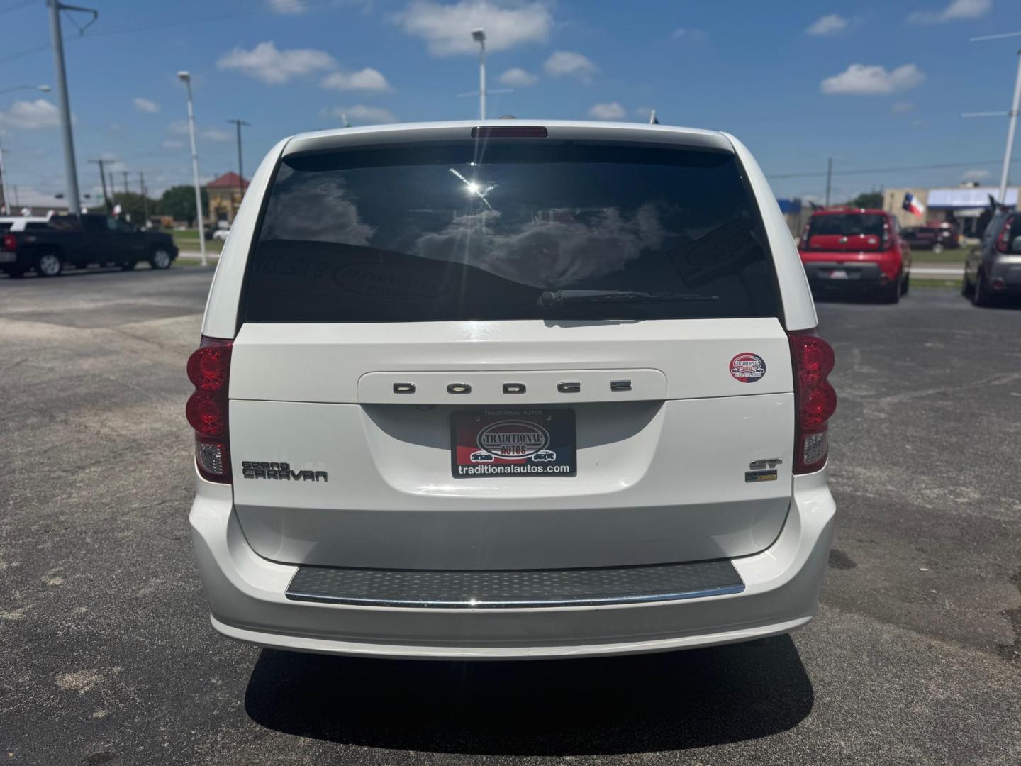2018 WHITE DODGE GRAND CARAVAN GT (2C4RDGEG0JR) , located at 10740 Forest Lane, Dallas, TX, 75243, (972) 272-7300, 32.908588, -96.701813 - Photo#3