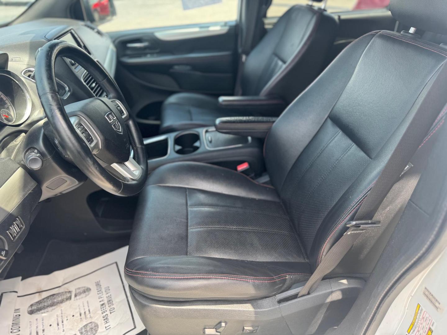 2018 WHITE DODGE GRAND CARAVAN GT (2C4RDGEG0JR) , located at 10740 Forest Lane, Dallas, TX, 75243, (972) 272-7300, 32.908588, -96.701813 - Photo#8