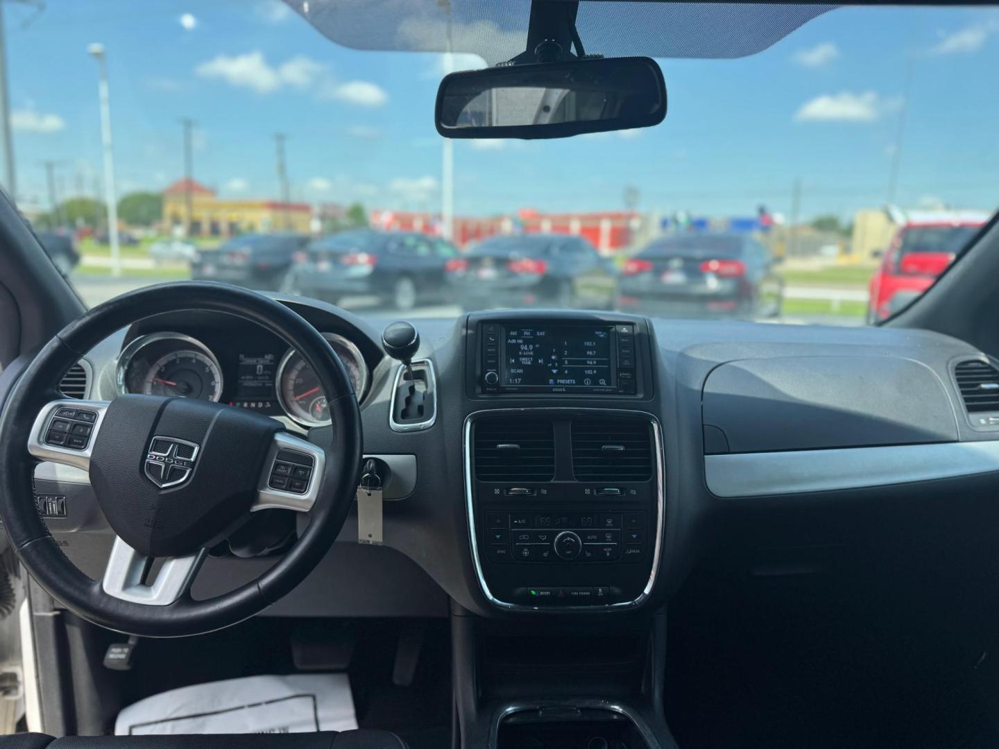2018 WHITE DODGE GRAND CARAVAN GT (2C4RDGEG0JR) , located at 10740 Forest Lane, Dallas, TX, 75243, (972) 272-7300, 32.908588, -96.701813 - Photo#7