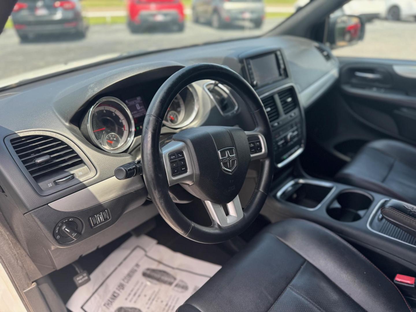2018 WHITE DODGE GRAND CARAVAN GT (2C4RDGEG0JR) , located at 10740 Forest Lane, Dallas, TX, 75243, (972) 272-7300, 32.908588, -96.701813 - Photo#9