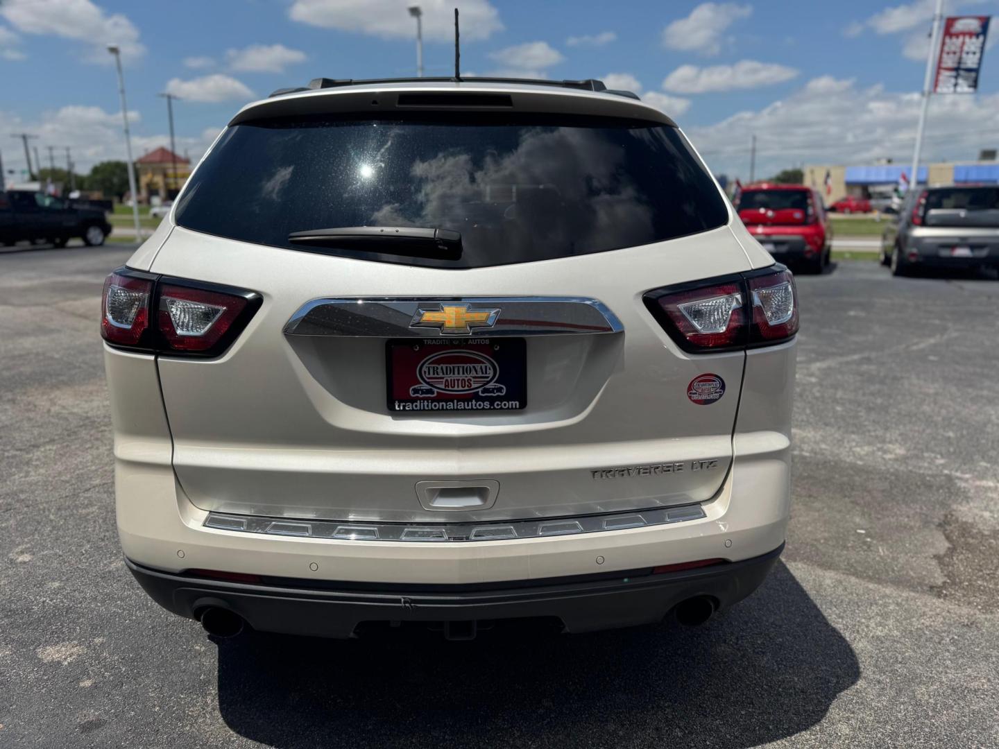 2014 WHITE CHEVROLET TRAVERSE LTZ (1GNKRJKD3EJ) , located at 10740 Forest Lane, Dallas, TX, 75243, (972) 272-7300, 32.908588, -96.701813 - Photo#3