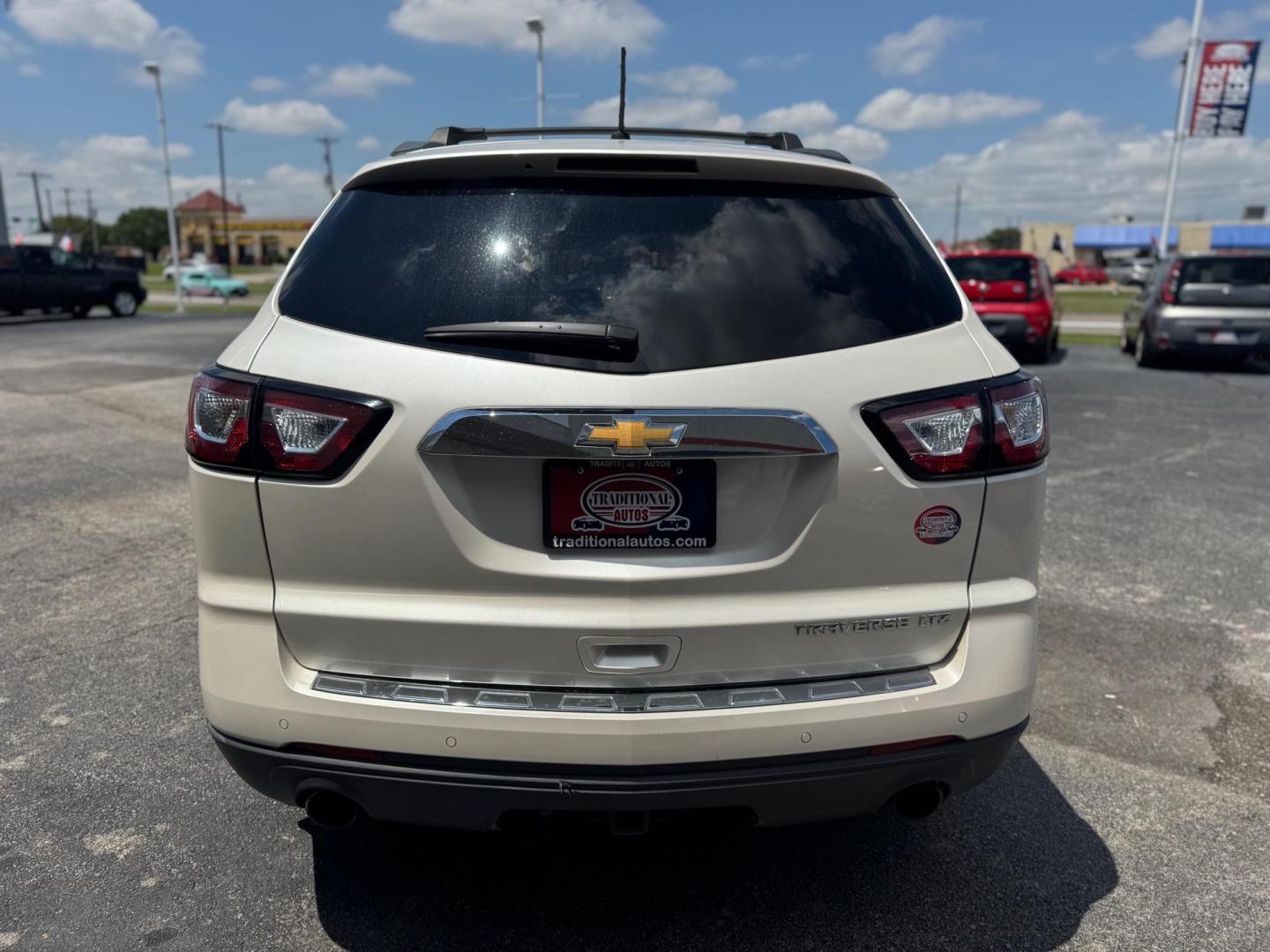 2014 WHITE CHEVROLET TRAVERSE LTZ (1GNKRJKD3EJ) , located at 10740 Forest Lane, Dallas, TX, 75243, (972) 272-7300, 32.908588, -96.701813 - Photo#5