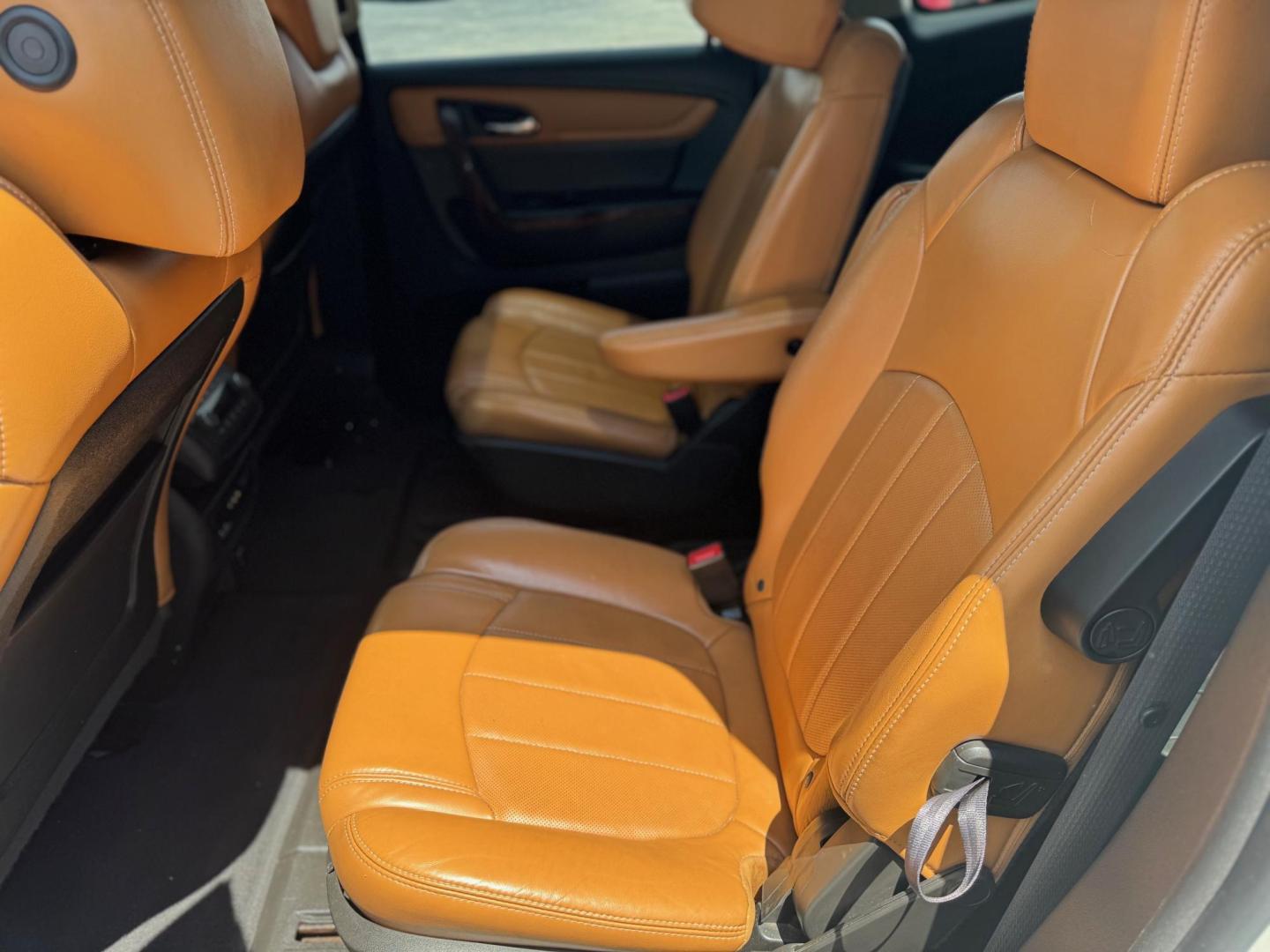 2014 WHITE CHEVROLET TRAVERSE LTZ (1GNKRJKD3EJ) , located at 10740 Forest Lane, Dallas, TX, 75243, (972) 272-7300, 32.908588, -96.701813 - Photo#7