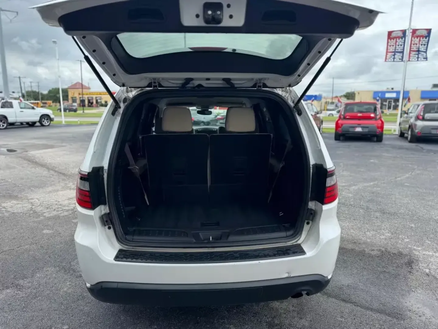2017 WHITE Dodge Durango SXT RWD (1C4RDHAG9HC) with an 3.6L V6 DOHC 24V engine, 8A transmission, located at 10740 Forest Lane, Dallas, TX, 75243, (972) 272-7300, 32.908588, -96.701813 - **Unleash Your Adventure with the 2017 Dodge Durango SXT RWD!**<br /> <br /> Are you searching for a spacious and powerful SUV that fits seamlessly into your active lifestyle? Look no further than this 2017 Dodge Durango SXT RWD, perfect for growing families, weekend adventurers, or anyone who needs - Photo#4