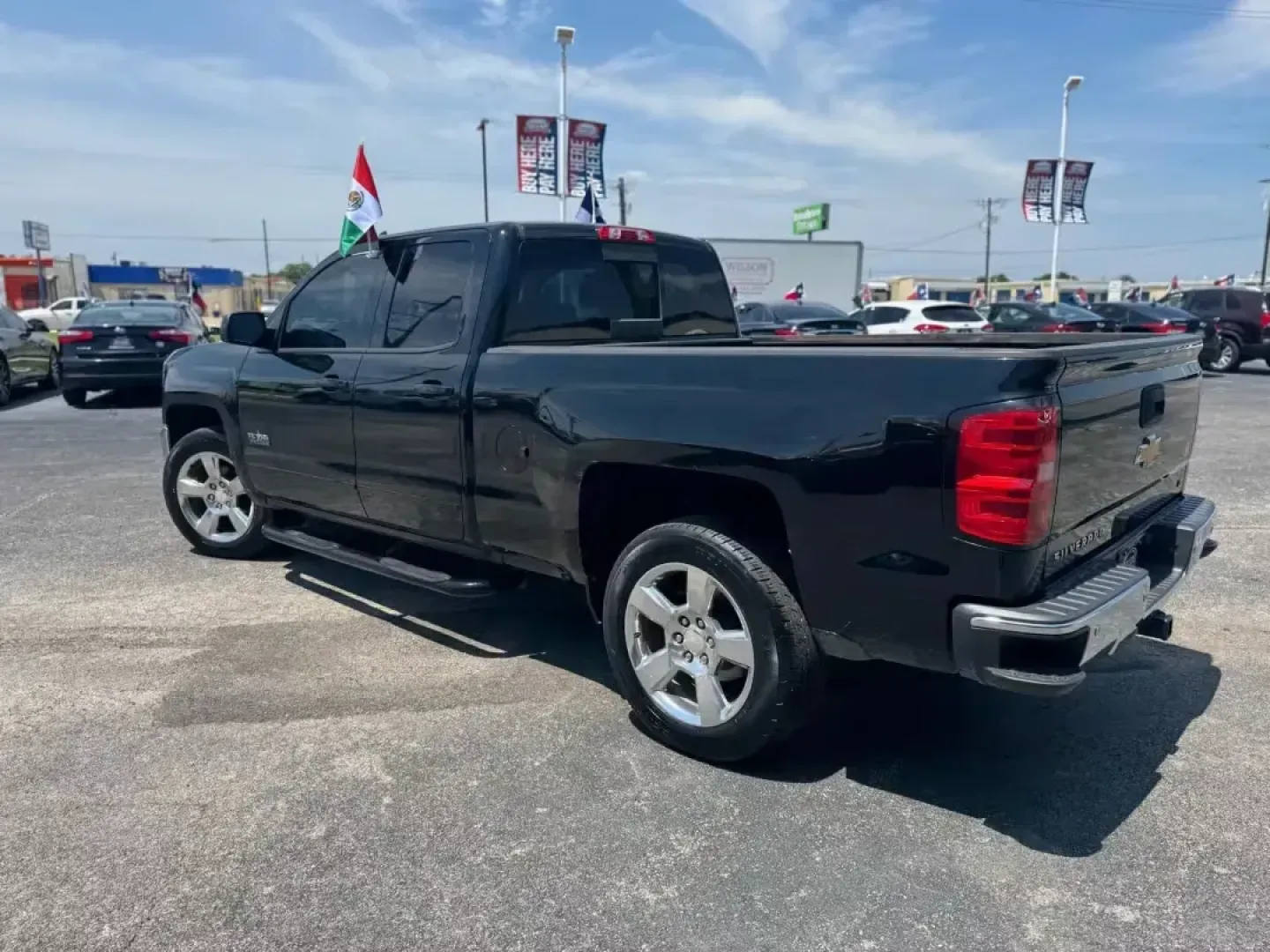 2017 BLACK Chevrolet Silverado 1500 LT Double Cab 2WD (1GCRCREC4HZ) with an 5.3L V8 OHV 16V engine, 6A transmission, located at 10740 Forest Lane, Dallas, TX, 75243, (972) 272-7300, 32.908588, -96.701813 - Looking for a versatile pickup that can handle both your daily commute and weekend adventures? Look no further than this 2017 Chevrolet Silverado 1500 LT Double Cab, available now at Traditional Autos, your trusted pre-owned vehicle dealer in Dallas, TX. This truck strikes the perfect balance betwee - Photo#4