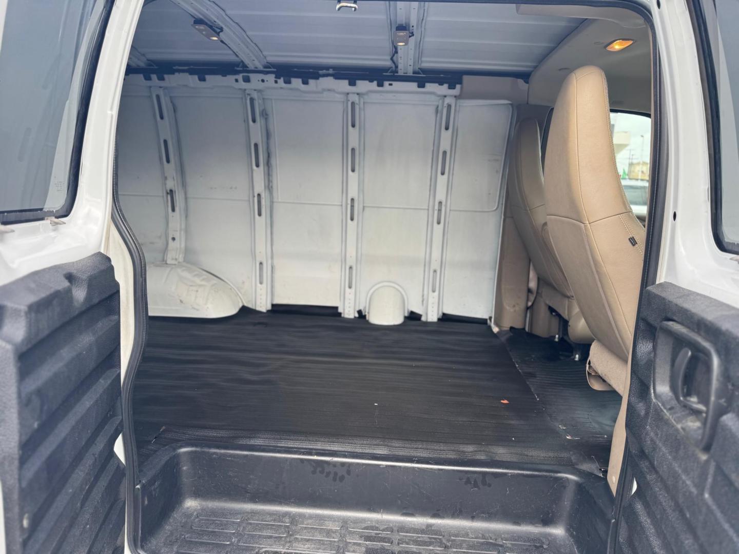 2017 WHITE CHEVROLET EXPRESS WORK VAN (1GCWGAFG3H1) , located at 10740 Forest Lane, Dallas, TX, 75243, (972) 272-7300, 32.908588, -96.701813 - Photo#9