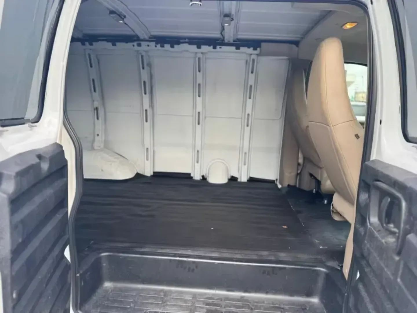 2017 WHITE Chevrolet Express 2500 Cargo (1GCWGAFG3H1) with an 6.0L V8 OHV 16V FFV engine, 6A transmission, located at 10740 Forest Lane, Dallas, TX, 75243, (972) 272-7300, 32.908588, -96.701813 - Are you a business owner or an aspiring entrepreneur looking for a reliable partner to help you tackle your daily tasks? Look no further than this 2017 Chevrolet Express 2500 Cargo Van, available now at **Traditional Autos**, the premier pre-owned dealership in Dallas, TX. Conveniently located at ** - Photo#9