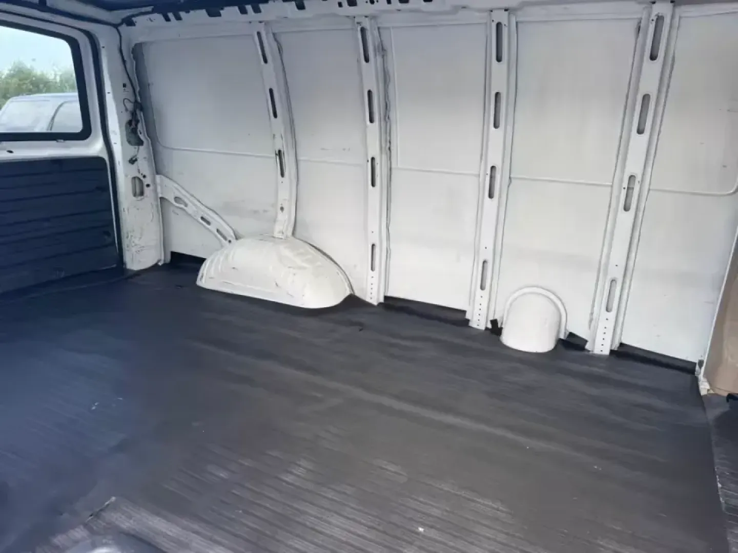 2017 WHITE Chevrolet Express 2500 Cargo (1GCWGAFG3H1) with an 6.0L V8 OHV 16V FFV engine, 6A transmission, located at 10740 Forest Lane, Dallas, TX, 75243, (972) 272-7300, 32.908588, -96.701813 - Are you a business owner or an aspiring entrepreneur looking for a reliable partner to help you tackle your daily tasks? Look no further than this 2017 Chevrolet Express 2500 Cargo Van, available now at **Traditional Autos**, the premier pre-owned dealership in Dallas, TX. Conveniently located at ** - Photo#8