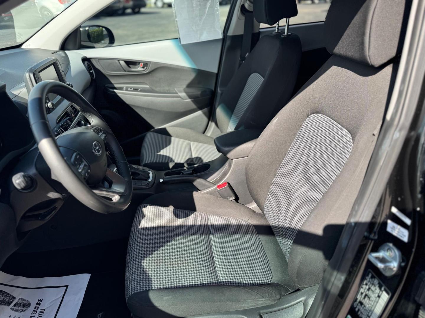 2018 BLACK HYUNDAI KONA SEL (KM8K22AA3JU) , located at 10740 Forest Lane, Dallas, TX, 75243, (972) 272-7300, 32.908588, -96.701813 - Photo#6
