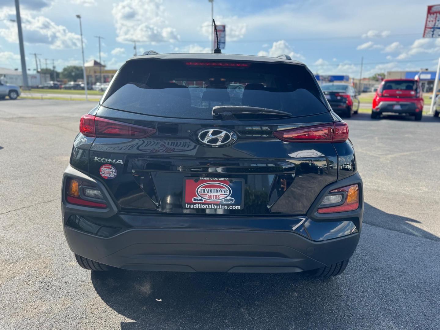 2018 BLACK HYUNDAI KONA SEL (KM8K22AA3JU) , located at 10740 Forest Lane, Dallas, TX, 75243, (972) 272-7300, 32.908588, -96.701813 - Photo#3