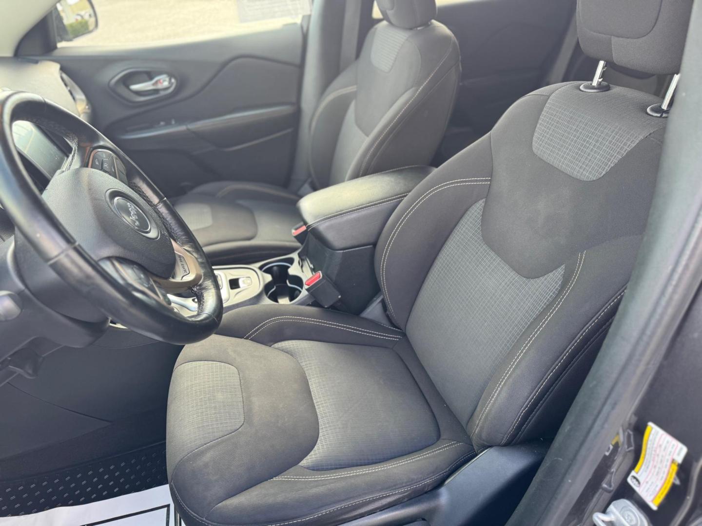2016 BLACK JEEP CHEROKEE LATITUDE (1C4PJMCS3GW) , located at 10740 Forest Lane, Dallas, TX, 75243, (972) 272-7300, 32.908588, -96.701813 - Photo#5
