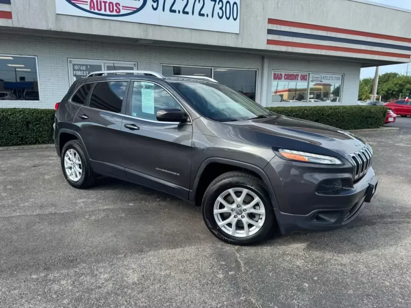 2016 BLACK Jeep Cherokee Latitude 4WD (1C4PJMCS3GW) with an 3.2L V6 DOHC 24V engine, 9-Speed Automatic transmission, located at 10740 Forest Lane, Dallas, TX, 75243, (972) 272-7300, 32.908588, -96.701813 - **Explore the Open Road with Confidence in This 2016 Jeep Cherokee Latitude 4WD!**<br /> <br /> Are you ready to elevate your weekend adventures or tackle your daily commute with ease? The 2016 Jeep Cherokee Latitude 4WD is the perfect blend of rugged capability and modern comfort, making it an idea - Photo#1