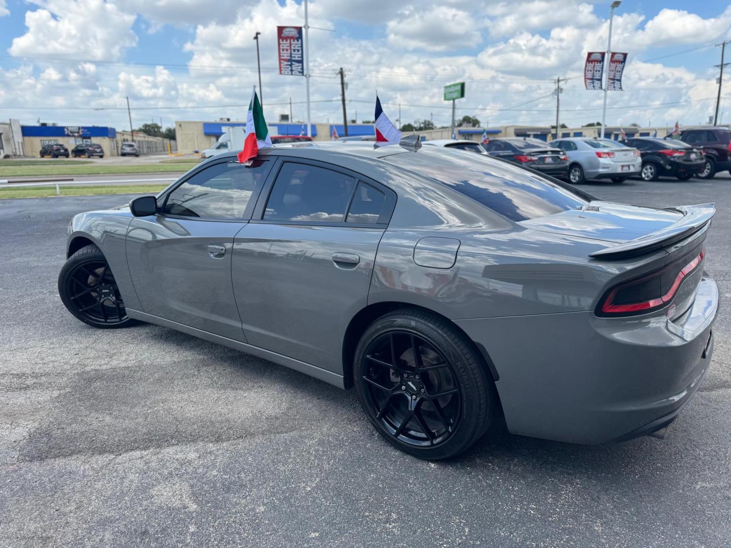 2017 GRAY DODGE CHARGER R/T (2C3CDXCT8HH) , located at 10740 Forest Lane, Dallas, TX, 75243, (972) 272-7300, 32.908588, -96.701813 - Photo#4
