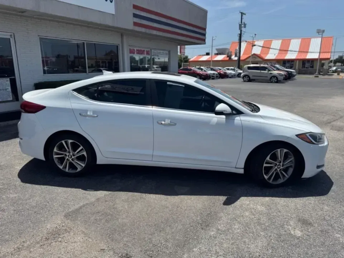 2017 WHITE Hyundai Elantra Limited (5NPD84LF0HH) with an 1.8L L4 DOHC 16V engine, 6A transmission, located at 10740 Forest Lane, Dallas, TX, 75243, (972) 272-7300, 32.908588, -96.701813 - **Discover Your Perfect Commuter Companion: 2017 Hyundai Elantra Limited at Traditional Autos**<br /> <br /> Are you searching for an ideal vehicle that fits seamlessly into your daily routine? Look no further than this stylish 2017 Hyundai Elantra Limited, expertly designed for those who value comf - Photo#2