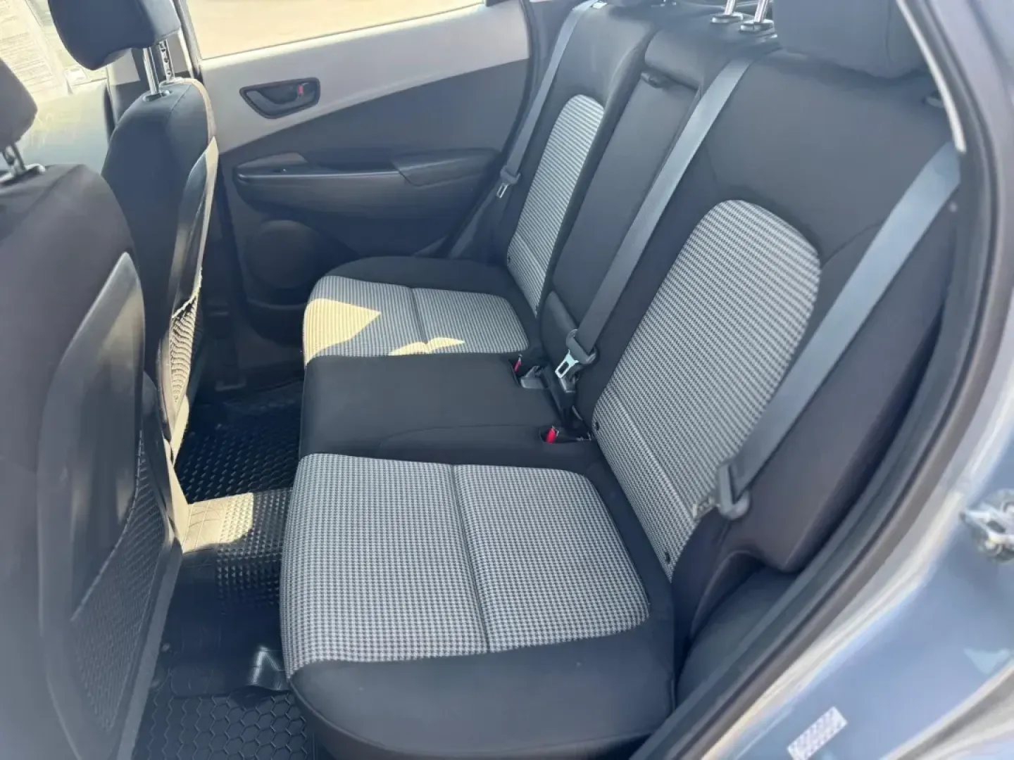 2019 GRAY Hyundai Kona SE (KM8K12AA3KU) with an 2.0L L4 DOHC 16V engine, 6A transmission, located at 10740 Forest Lane, Dallas, TX, 75243, (972) 272-7300, 32.908588, -96.701813 - Looking for a reliable vehicle that can keep up with your active lifestyle? Whether you're navigating the bustling streets of Dallas or venturing on weekend getaways, the 2019 Hyundai Kona SE is the perfect companion for your journeys. With its sporty design and versatile features, this SUV is truly - Photo#9