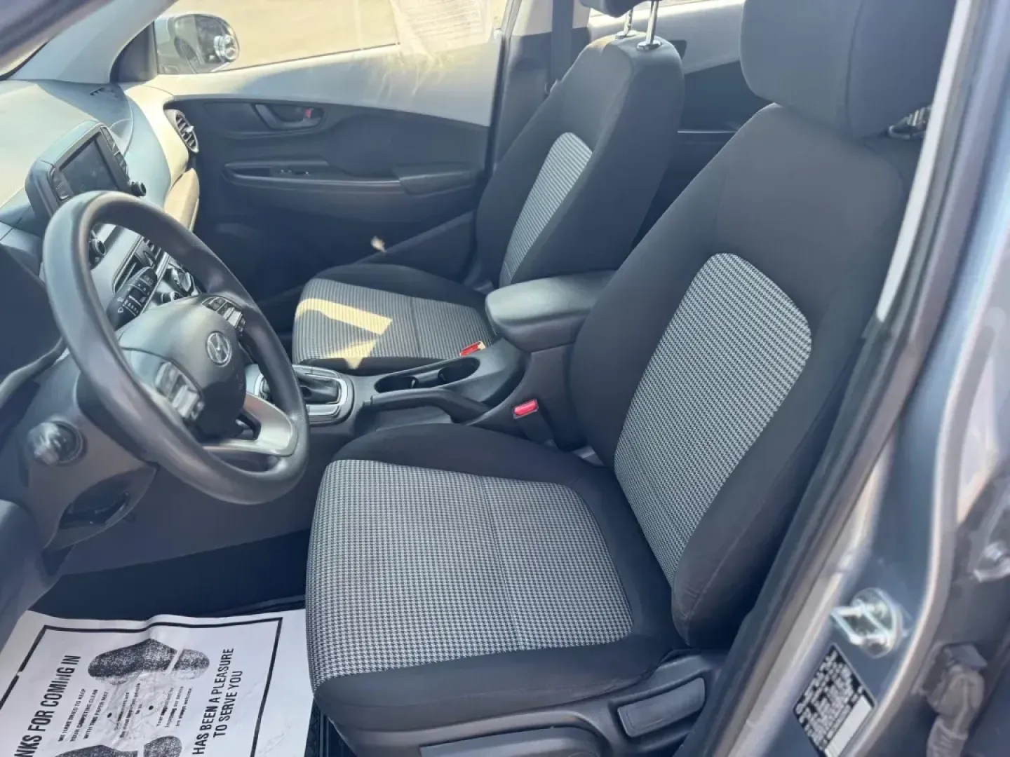 2019 GRAY Hyundai Kona SE (KM8K12AA3KU) with an 2.0L L4 DOHC 16V engine, 6A transmission, located at 10740 Forest Lane, Dallas, TX, 75243, (972) 272-7300, 32.908588, -96.701813 - Looking for a reliable vehicle that can keep up with your active lifestyle? Whether you're navigating the bustling streets of Dallas or venturing on weekend getaways, the 2019 Hyundai Kona SE is the perfect companion for your journeys. With its sporty design and versatile features, this SUV is truly - Photo#8