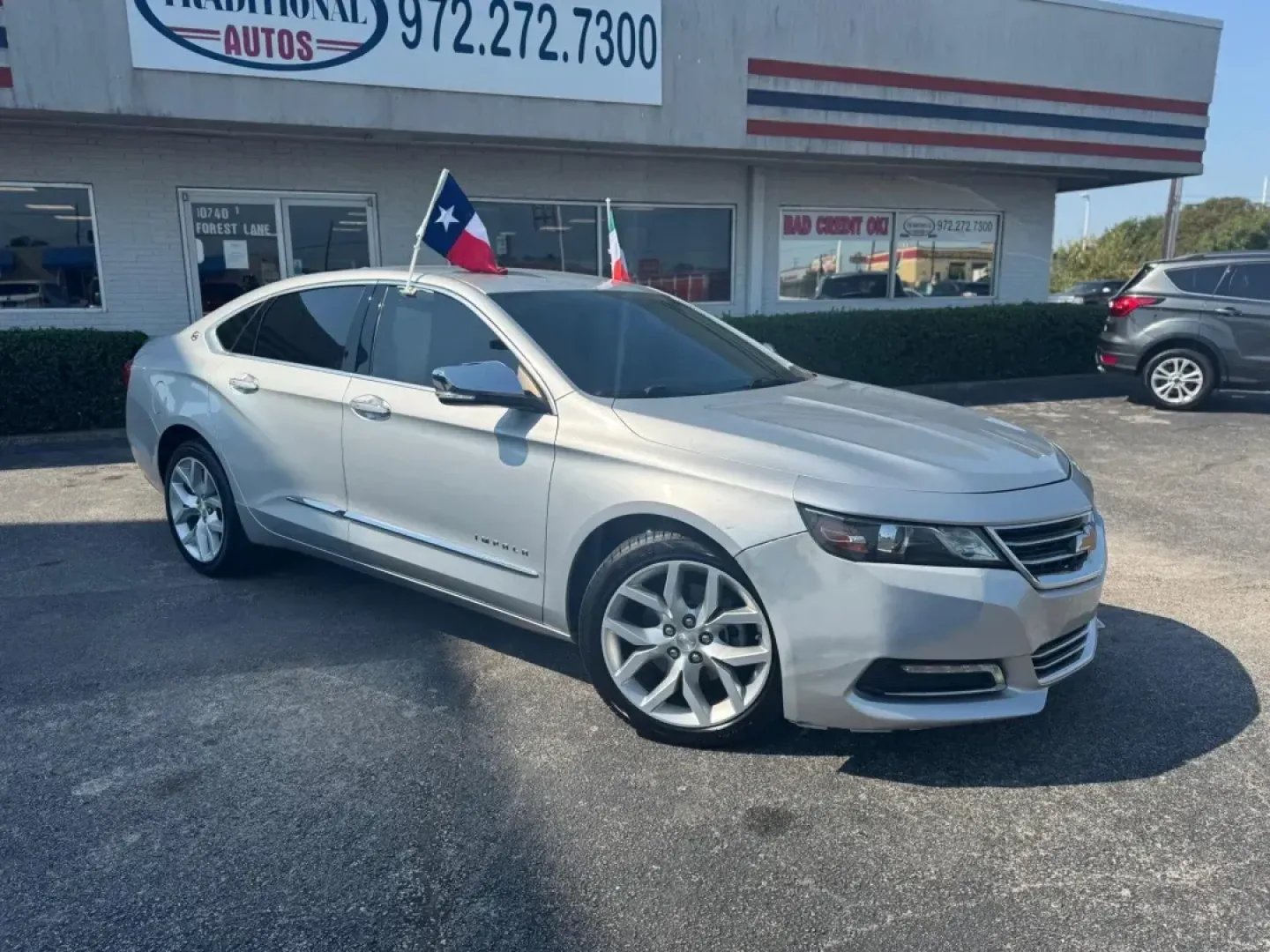 2019 SILVER Chevrolet Impala Premier (2G1105S38K9) with an 3.6L V6 DOHC 24V engine, 6A transmission, located at 10740 Forest Lane, Dallas, TX, 75243, (972) 272-7300, 32.908588, -96.701813 - **Experience the Road in Style: 2019 Chevrolet Impala Premier at Traditional Autos**<br /> <br /> Are you seeking a vehicle that effortlessly combines style, comfort, and performance for your daily commute or weekend getaways? Look no further than the impressive 2019 Chevrolet Impala Premier, availa - Photo#1
