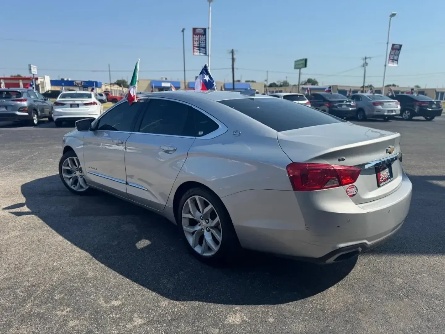 2019 SILVER Chevrolet Impala Premier (2G1105S38K9) with an 3.6L V6 DOHC 24V engine, 6A transmission, located at 10740 Forest Lane, Dallas, TX, 75243, (972) 272-7300, 32.908588, -96.701813 - **Experience the Road in Style: 2019 Chevrolet Impala Premier at Traditional Autos**<br /> <br /> Are you seeking a vehicle that effortlessly combines style, comfort, and performance for your daily commute or weekend getaways? Look no further than the impressive 2019 Chevrolet Impala Premier, availa - Photo#4