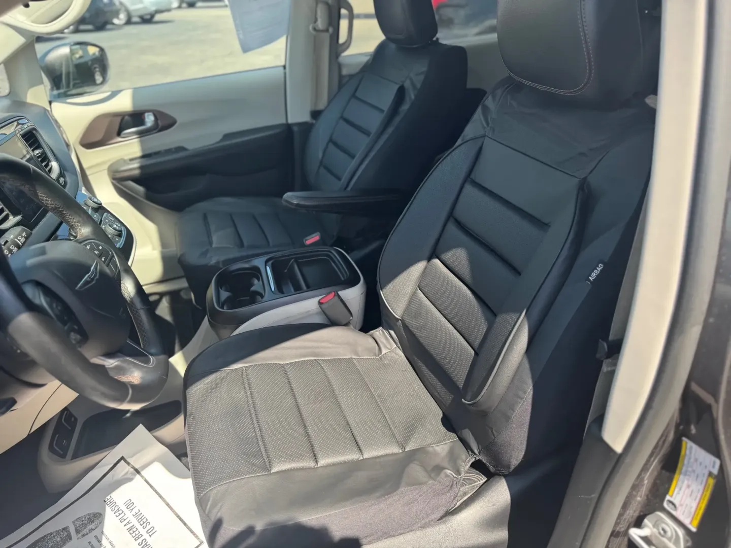 2017 Chrysler Pacifica Touring (2C4RC1BG7HR) with an 3.6L V6 DOHC 24V engine, 6A transmission, located at 10740 Forest Lane, Dallas, TX, 75243, (972) 272-7300, 32.908588, -96.701813 - ### Navigate Life with Ease in the 2017 Chrysler Pacifica - Perfect for Families on the Go!<br /> <br /> Are you searching for a versatile and reliable vehicle that perfectly accommodates your family's dynamic lifestyle? Look no further than this stunning **2017 Chrysler Pacifica**, now available at - Photo#9