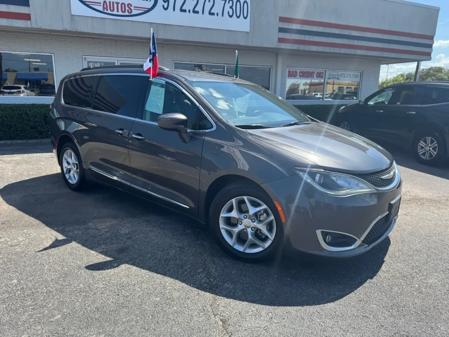 2017 Chrysler Pacifica Touring (2C4RC1BG7HR) with an 3.6L V6 DOHC 24V engine, 6A transmission, located at 10740 Forest Lane, Dallas, TX, 75243, (972) 272-7300, 32.908588, -96.701813 - ### Navigate Life with Ease in the 2017 Chrysler Pacifica - Perfect for Families on the Go!<br /> <br /> Are you searching for a versatile and reliable vehicle that perfectly accommodates your family's dynamic lifestyle? Look no further than this stunning **2017 Chrysler Pacifica**, now available at - Photo#1