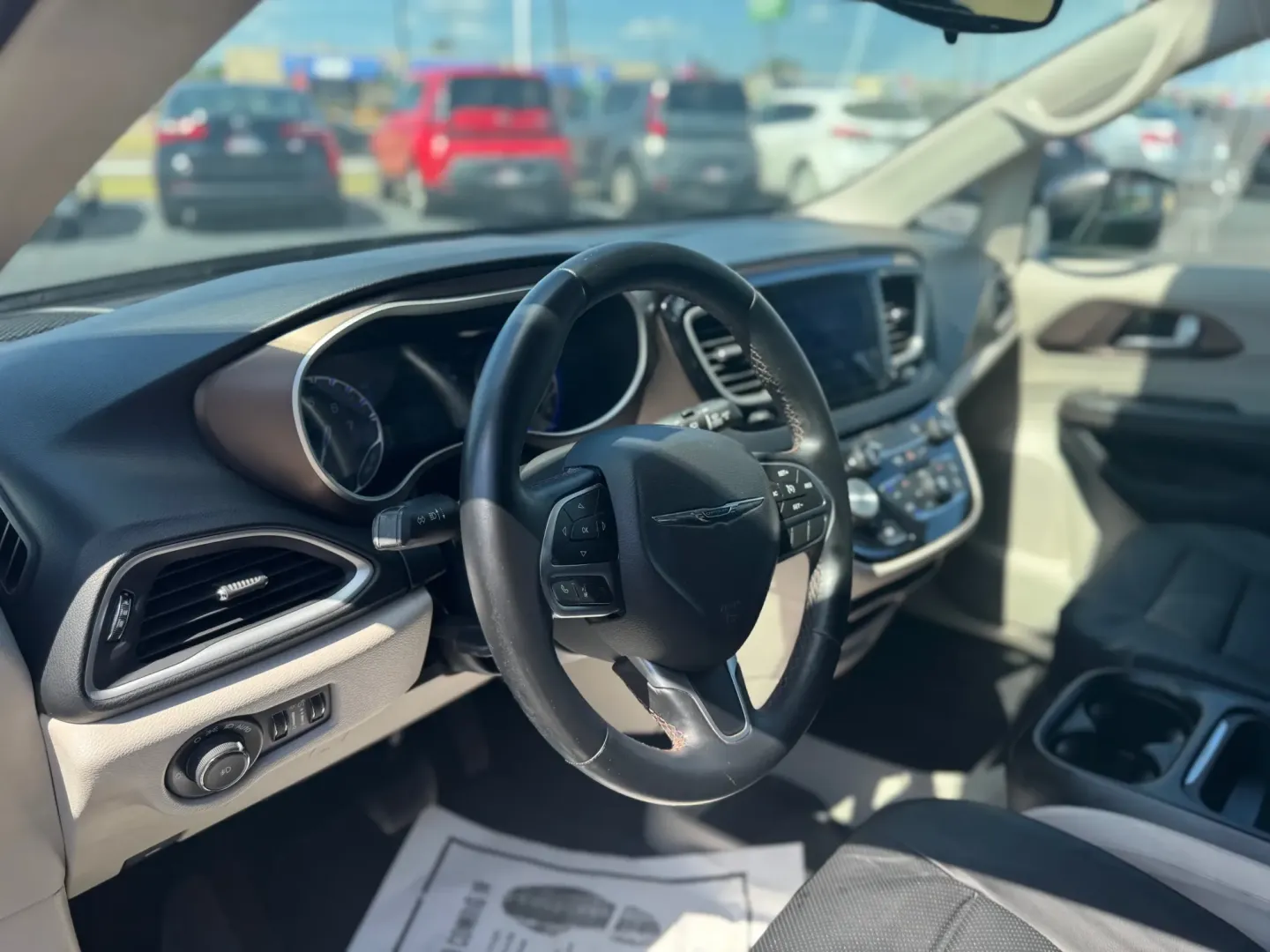 2017 Chrysler Pacifica Touring (2C4RC1BG7HR) with an 3.6L V6 DOHC 24V engine, 6A transmission, located at 10740 Forest Lane, Dallas, TX, 75243, (972) 272-7300, 32.908588, -96.701813 - ### Navigate Life with Ease in the 2017 Chrysler Pacifica - Perfect for Families on the Go!<br /> <br /> Are you searching for a versatile and reliable vehicle that perfectly accommodates your family's dynamic lifestyle? Look no further than this stunning **2017 Chrysler Pacifica**, now available at - Photo#8