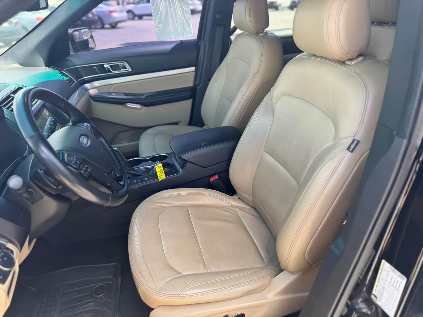 2017 Ford Explorer XLT FWD (1FM5K7D85HG) with an 3.5L V6 DOHC 24V engine, 6A transmission, located at 10740 Forest Lane, Dallas, TX, 75243, (972) 272-7300, 32.908588, -96.701813 - **Discover Adventure with the 2017 Ford Explorer at Traditional Autos in Dallas, TX!**<br /> <br /> Are you ready to elevate your family outings or weekend adventures? The 2017 Ford Explorer is the perfect SUV that marries versatility with comfort, making it an outstanding choice for those who love - Photo#9