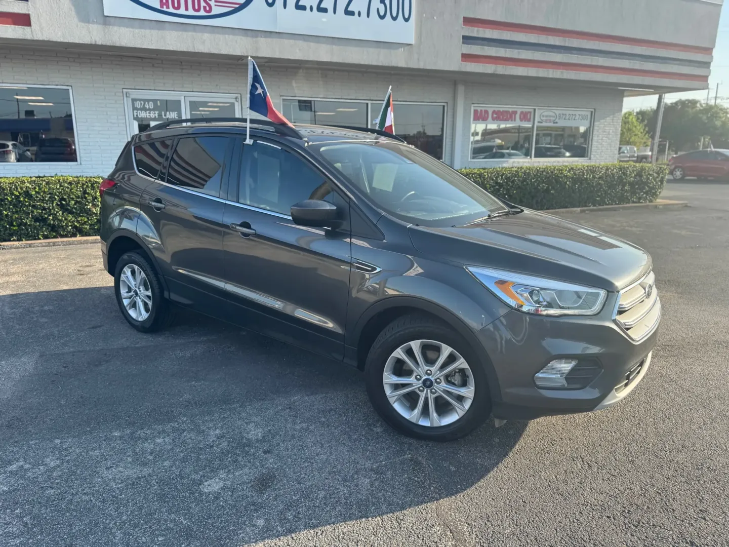 2019 Ford Escape SEL FWD (1FMCU0HD0KU) with an 1.5L L4 DOHC 16V engine, 6A transmission, located at 10740 Forest Lane, Dallas, TX, 75243, (972) 272-7300, 32.908588, -96.701813 - **Discover Your Next Adventure with This 2019 Ford Escape at Traditional Autos!**<br /> <br /> Are you seeking a versatile and reliable vehicle for your next family road trip or daily commute? Look no further than this 2019 Ford Escape, now available at Traditional Autos in Dallas, TX. This sport ut - Photo#1