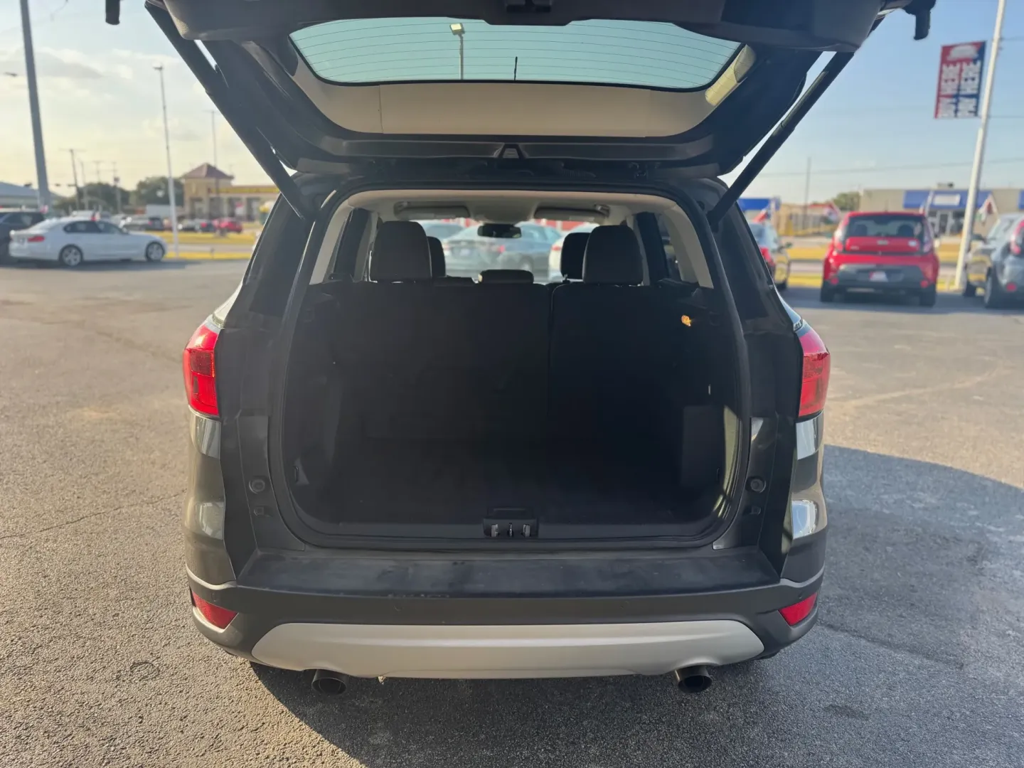 2019 Ford Escape SEL FWD (1FMCU0HD0KU) with an 1.5L L4 DOHC 16V engine, 6A transmission, located at 10740 Forest Lane, Dallas, TX, 75243, (972) 272-7300, 32.908588, -96.701813 - **Discover Your Next Adventure with This 2019 Ford Escape at Traditional Autos!**<br /> <br /> Are you seeking a versatile and reliable vehicle for your next family road trip or daily commute? Look no further than this 2019 Ford Escape, now available at Traditional Autos in Dallas, TX. This sport ut - Photo#4