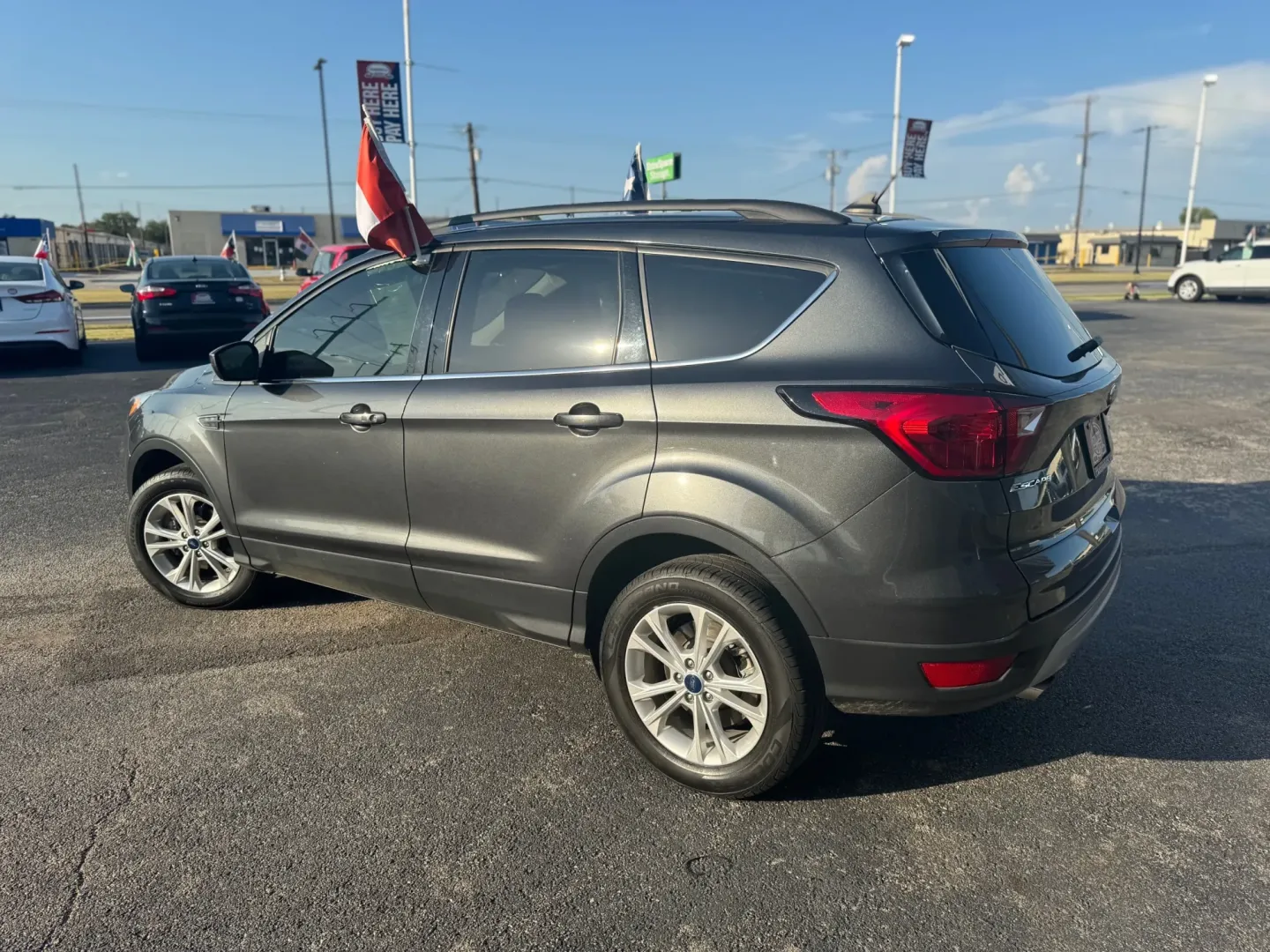 2019 Ford Escape SEL FWD (1FMCU0HD0KU) with an 1.5L L4 DOHC 16V engine, 6A transmission, located at 10740 Forest Lane, Dallas, TX, 75243, (972) 272-7300, 32.908588, -96.701813 - **Discover Your Next Adventure with This 2019 Ford Escape at Traditional Autos!**<br /> <br /> Are you seeking a versatile and reliable vehicle for your next family road trip or daily commute? Look no further than this 2019 Ford Escape, now available at Traditional Autos in Dallas, TX. This sport ut - Photo#5